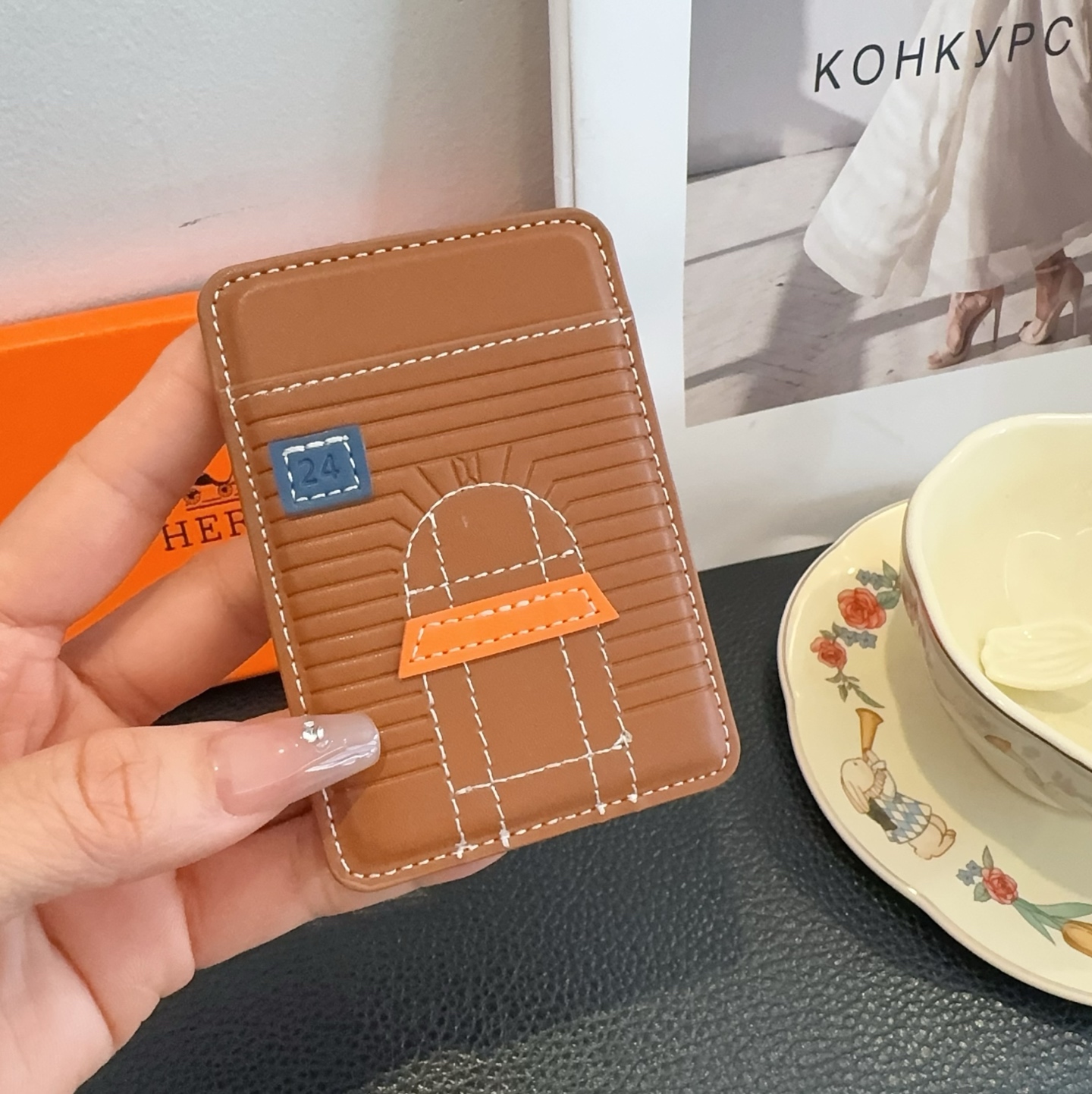 🔥爱马仕官网磁吸卡包 爱马仕房子刺绣手机磁吸卡包顶级高品质[强]磁吸式卡夹，尺寸：长6.5*高9.5*宽