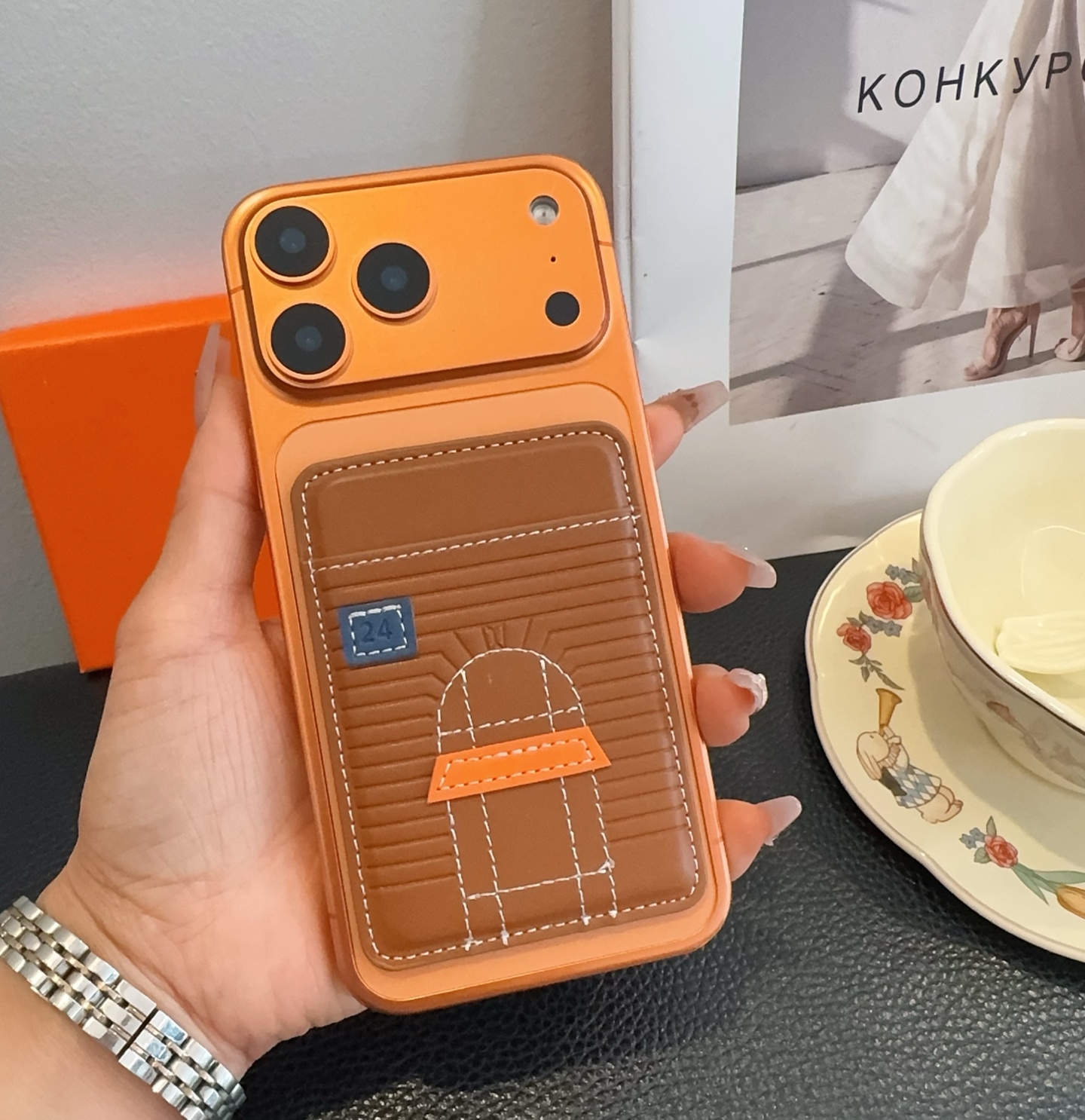 🔥爱马仕官网磁吸卡包 爱马仕房子刺绣手机磁吸卡包顶级高品质[强]磁吸式卡夹，尺寸：长6.5*高9.5*宽