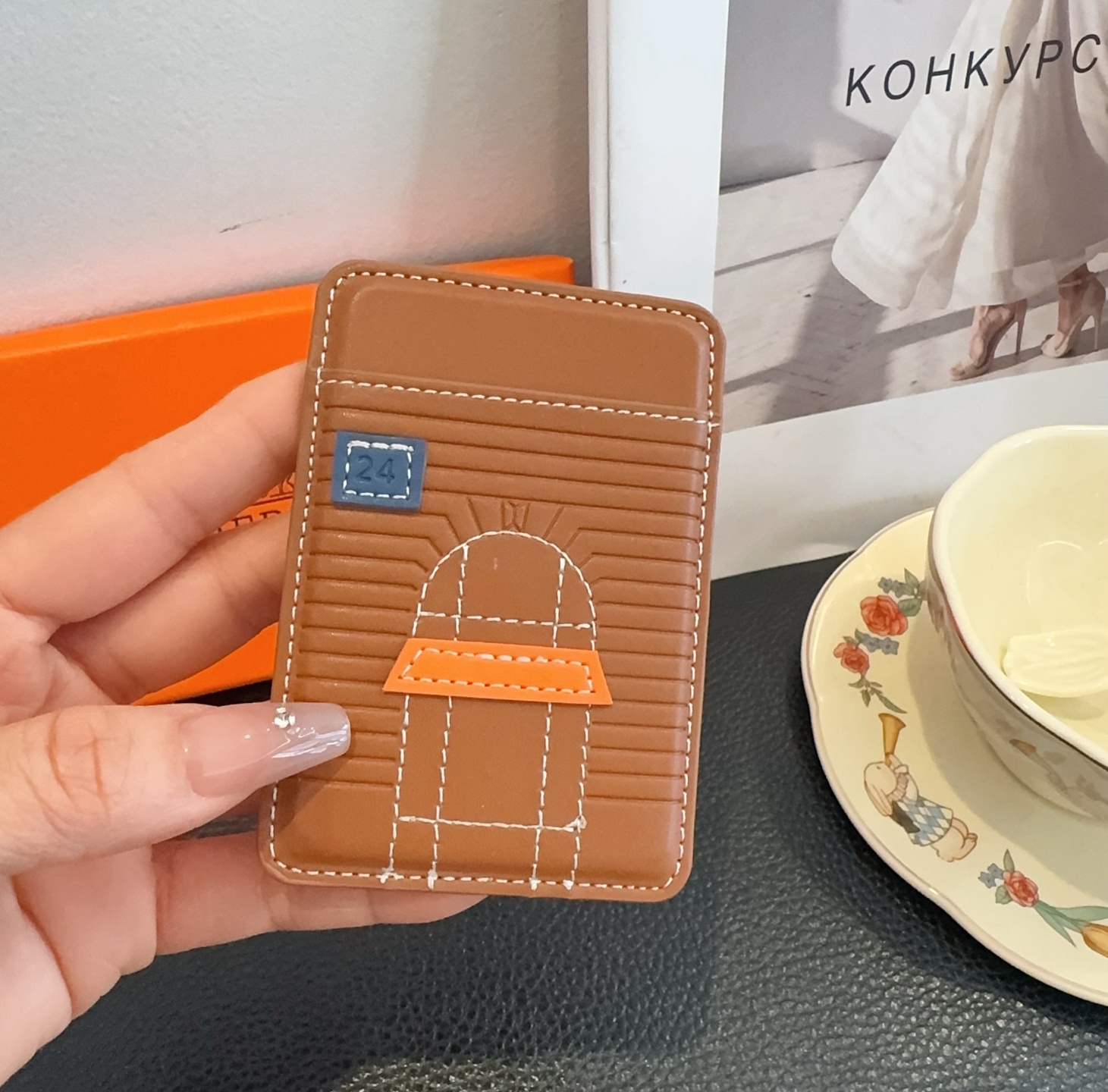 🔥爱马仕官网磁吸卡包 爱马仕房子刺绣手机磁吸卡包顶级高品质[强]磁吸式卡夹，尺寸：长6.5*高9.5*宽