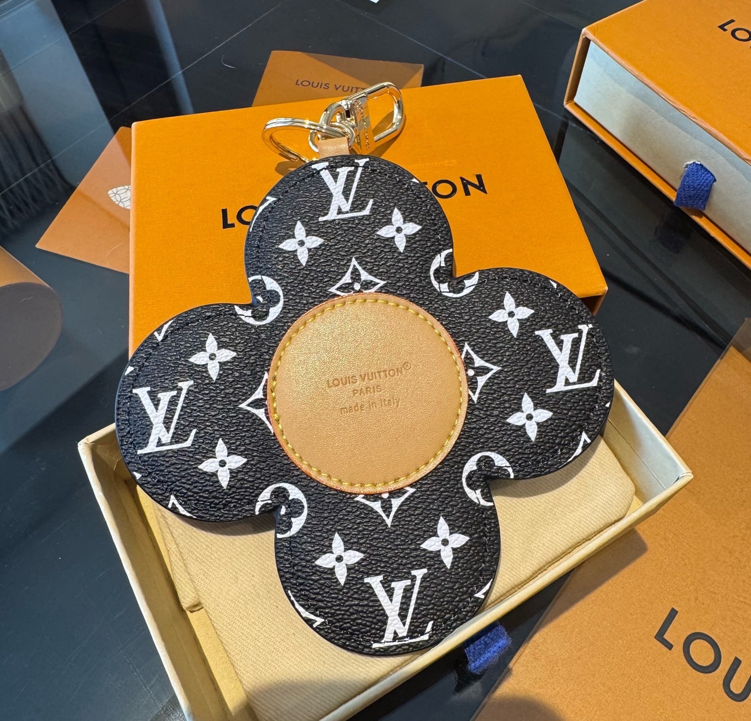 LV钥匙扣Vivienne挂饰 大号 太阳花 包包挂件