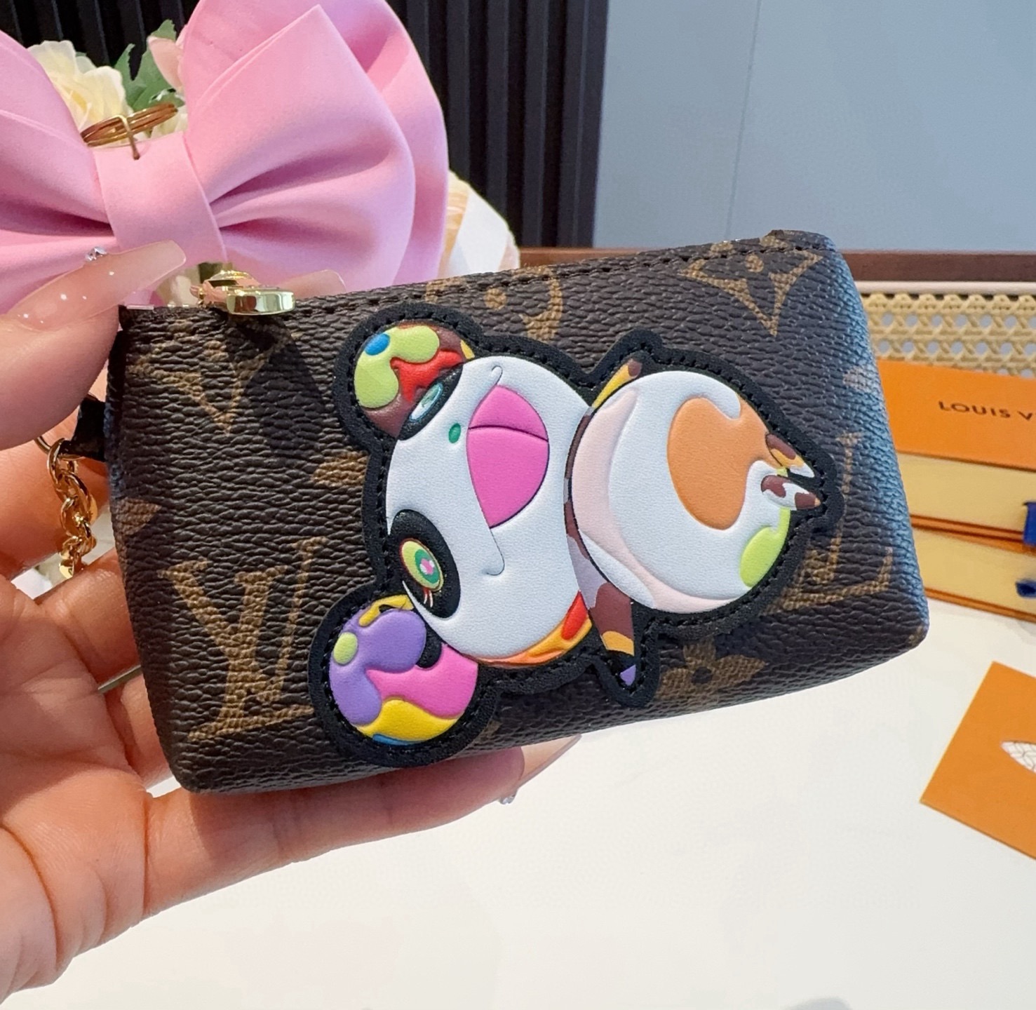 LV村上隆合作款熊猫零钱包卡包 挂饰☀️Louis Vuitton 路易威登lv钥匙扣钥匙包卡包PU材质