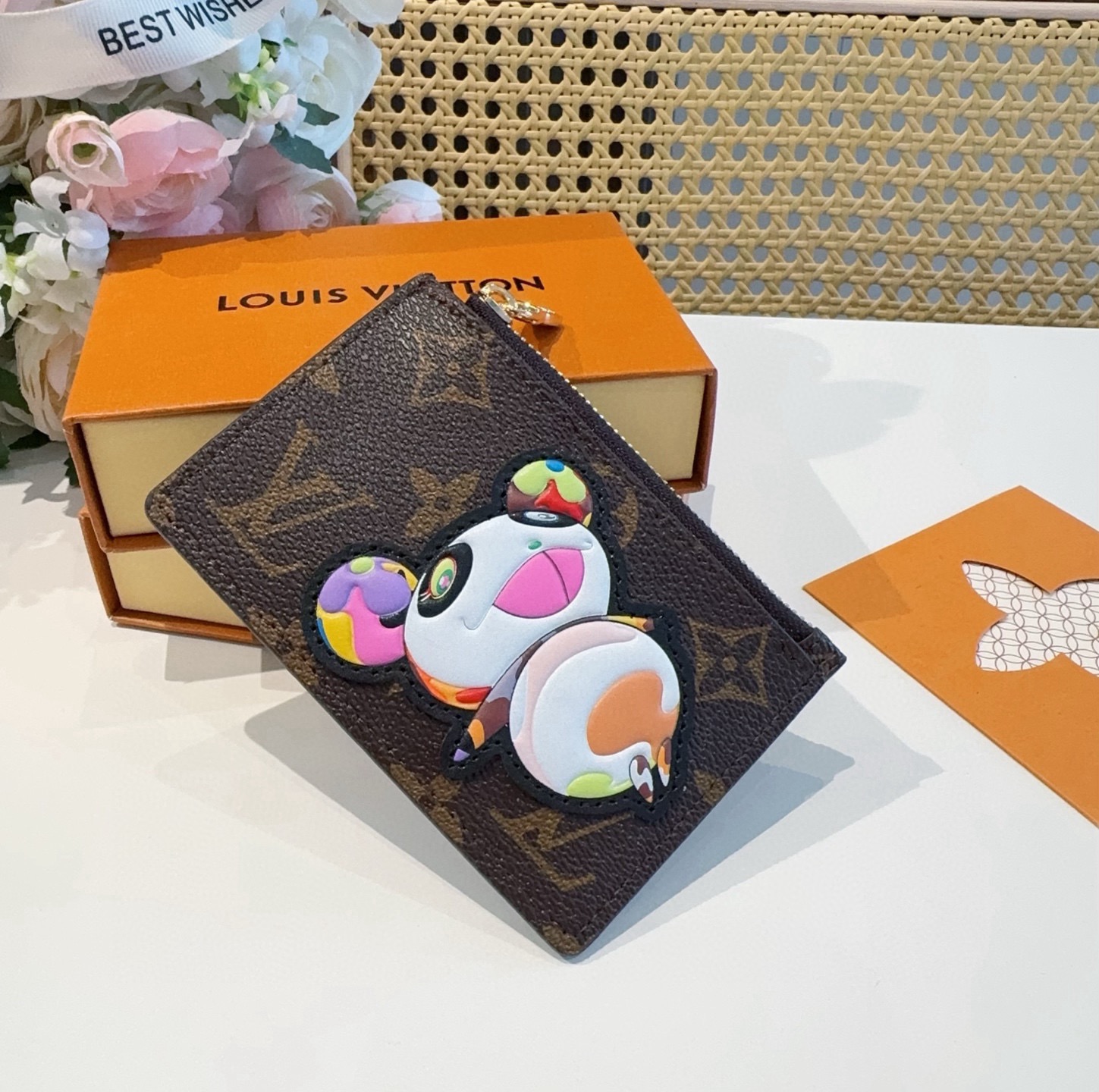 🔥LV村上隆合作款熊猫卡通老花卡包，经典老花零钱包，卡包零钱包两用，超纤材质 五金为进口钢 原版logo