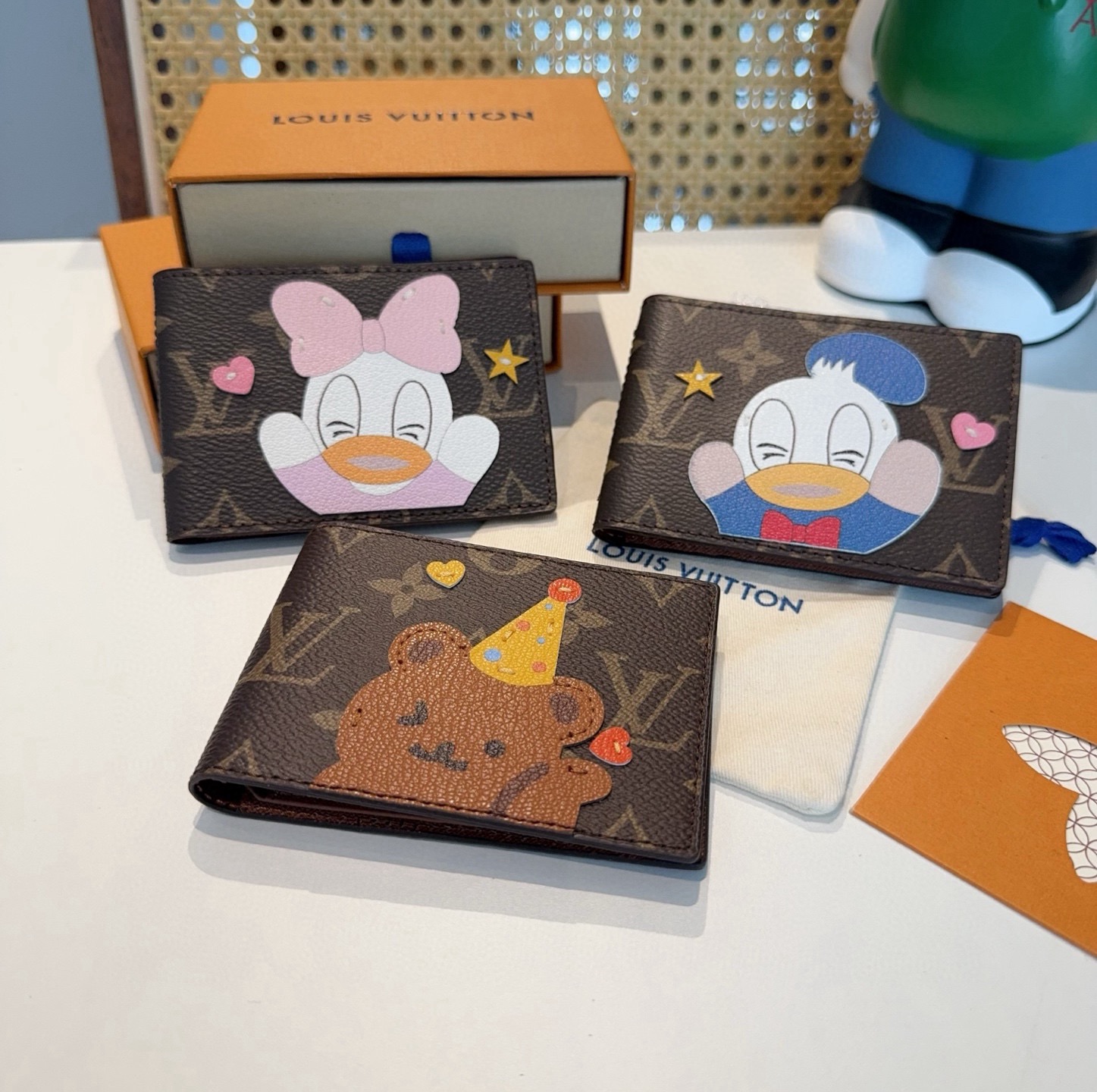 🔥LV卡通经典老花证件皮夹零钱包，唐老鸭 小柴犬图案，可放驾驶证 通行证 身份证等各种证件🪪经典老花卡包