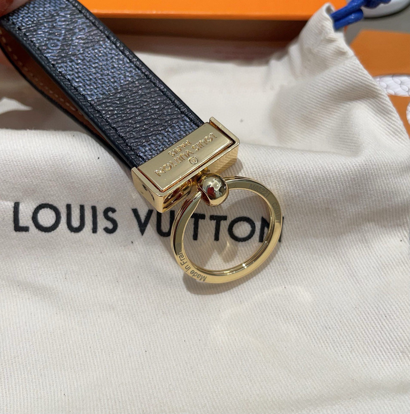 🔥LV 钥匙扣车钥匙扣经典老花/黑格，Monogram 帆布不仅精美，而且经久耐用， 是 Dragonn