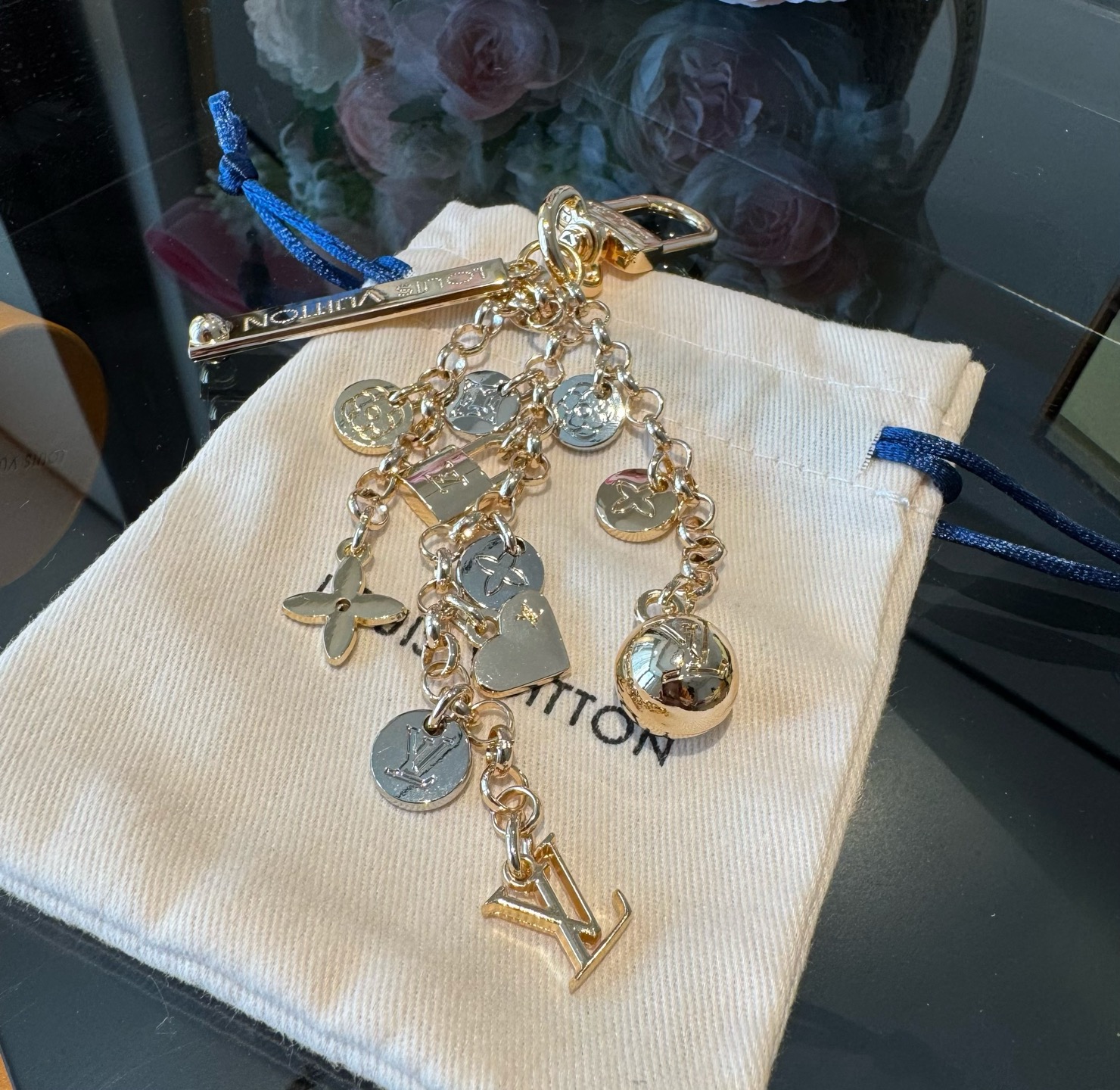 🔥LV 钥匙扣 路易威登新款钥匙扣 ，包包挂件 配饰 多元素材质，舒展时尚个性！