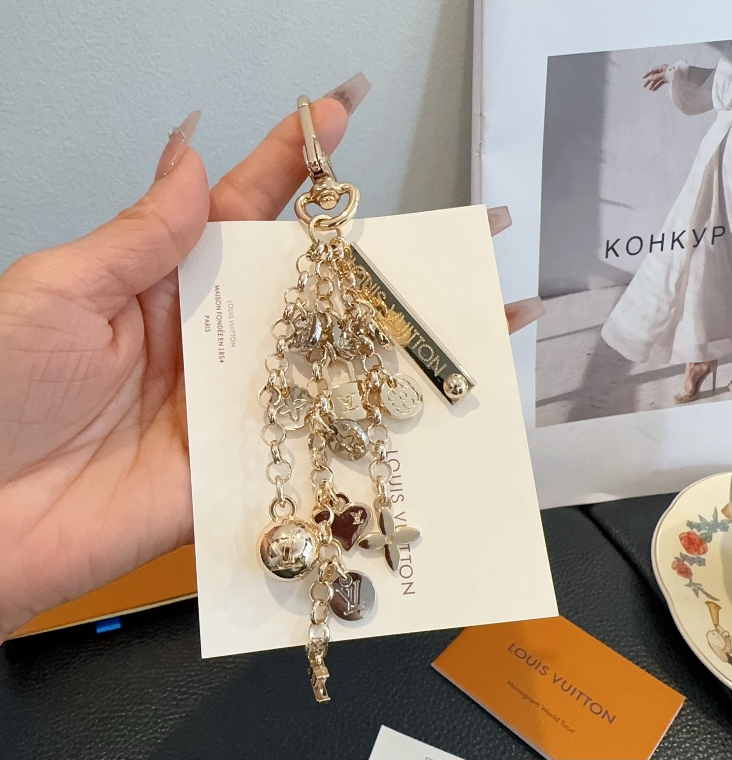 🔥LV 钥匙扣 路易威登新款钥匙扣 ，包包挂件 配饰 多元素材质，舒展时尚个性！