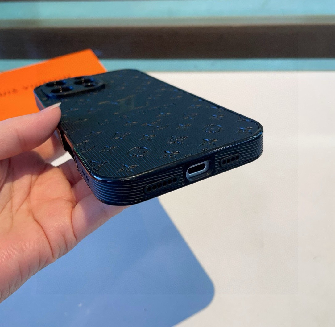 🔥LV手机壳 竖纹侧贴全包精孔手机壳型号：为了不出现报错型号，请打开本机查看手机设置显示的型号⚠️⚠️⚠