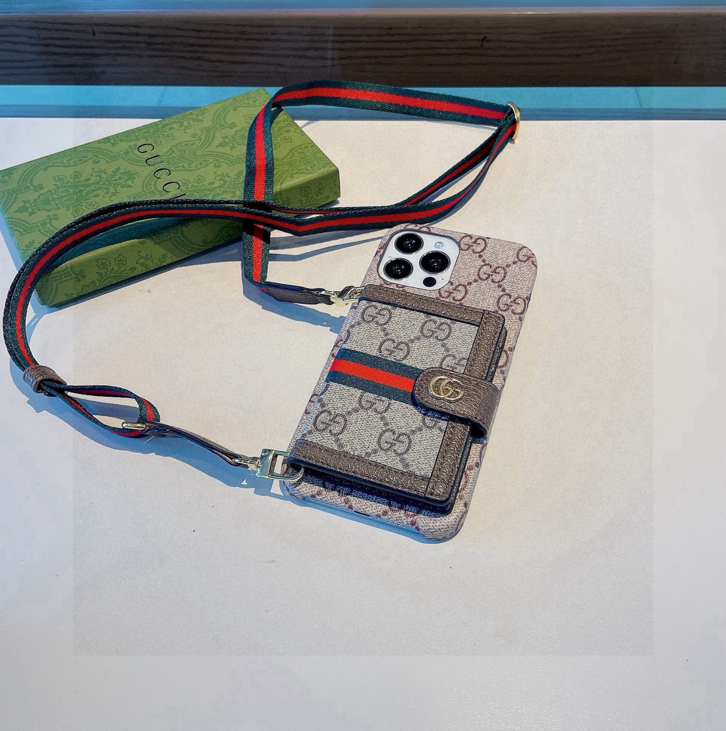 ✨古驰零钱包系列手机壳，官网同步发售，Gucci织带斜挎卡包手机壳，织带可调节可拆卸，多卡位钱包，精致时