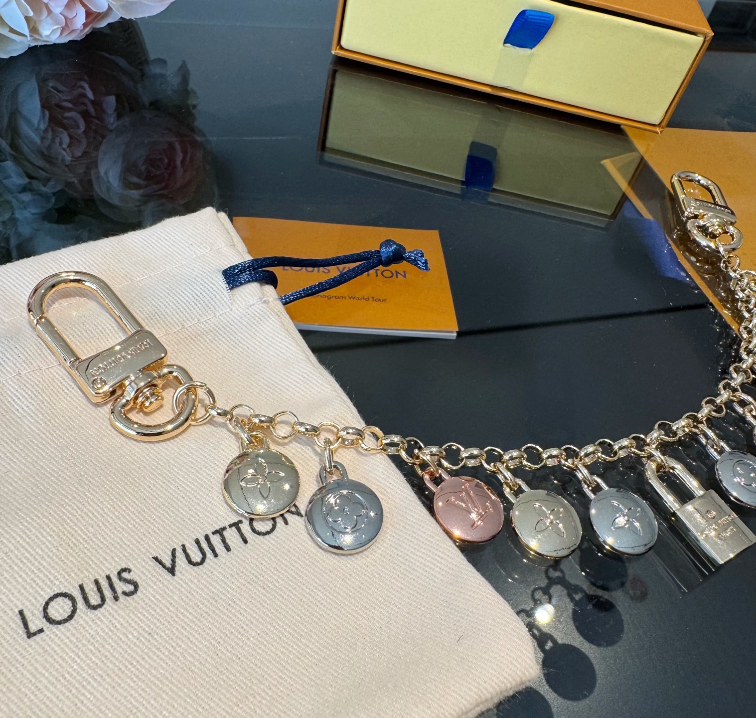 官网新款🔥LV包链 钥匙扣 路易威登珐琅彩色挂饰 包包链条精选莹亮金属 高雅奢华！