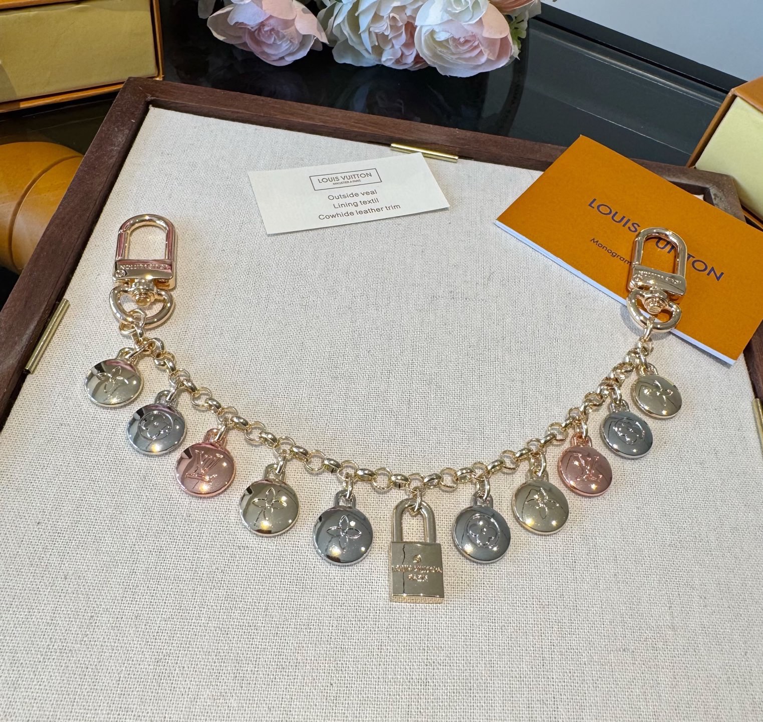 官网新款🔥LV包链 钥匙扣 路易威登珐琅彩色挂饰 包包链条精选莹亮金属 高雅奢华！