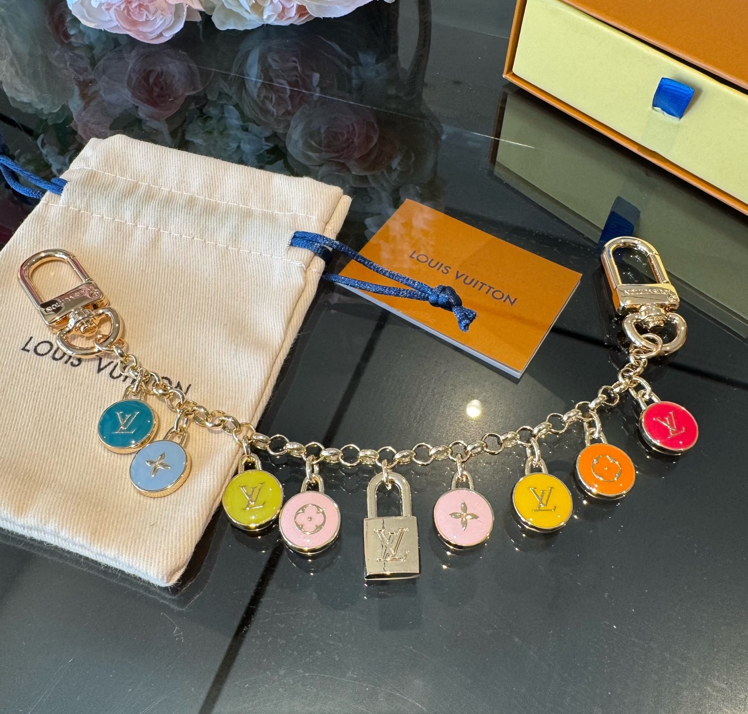 官网新款🔥LV包链 钥匙扣 路易威登珐琅彩色挂饰 包包链条精选莹亮金属 高雅奢华！