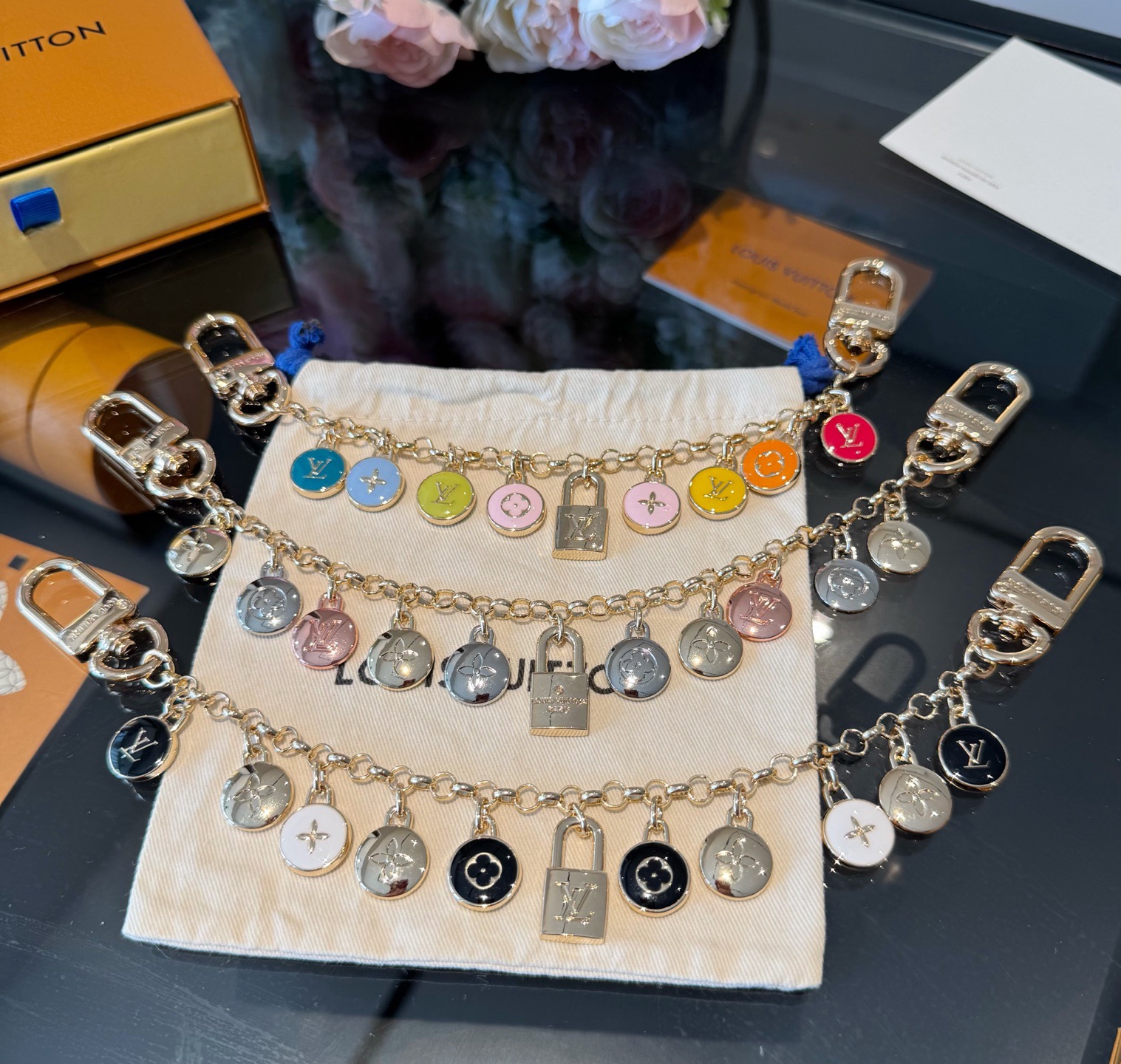 官网新款🔥LV包链 钥匙扣 路易威登珐琅彩色挂饰 包包链条精选莹亮金属 高雅奢华！
