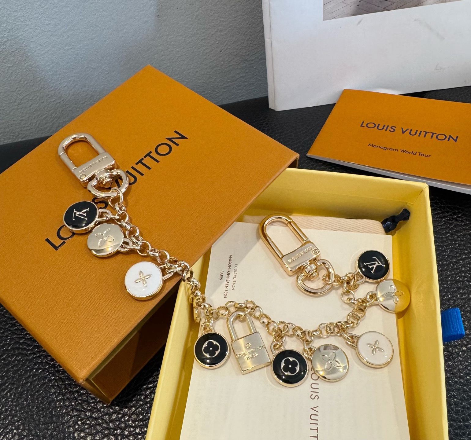 官网新款🔥LV包链 钥匙扣 路易威登珐琅彩色挂饰 包包链条精选莹亮金属 高雅奢华！