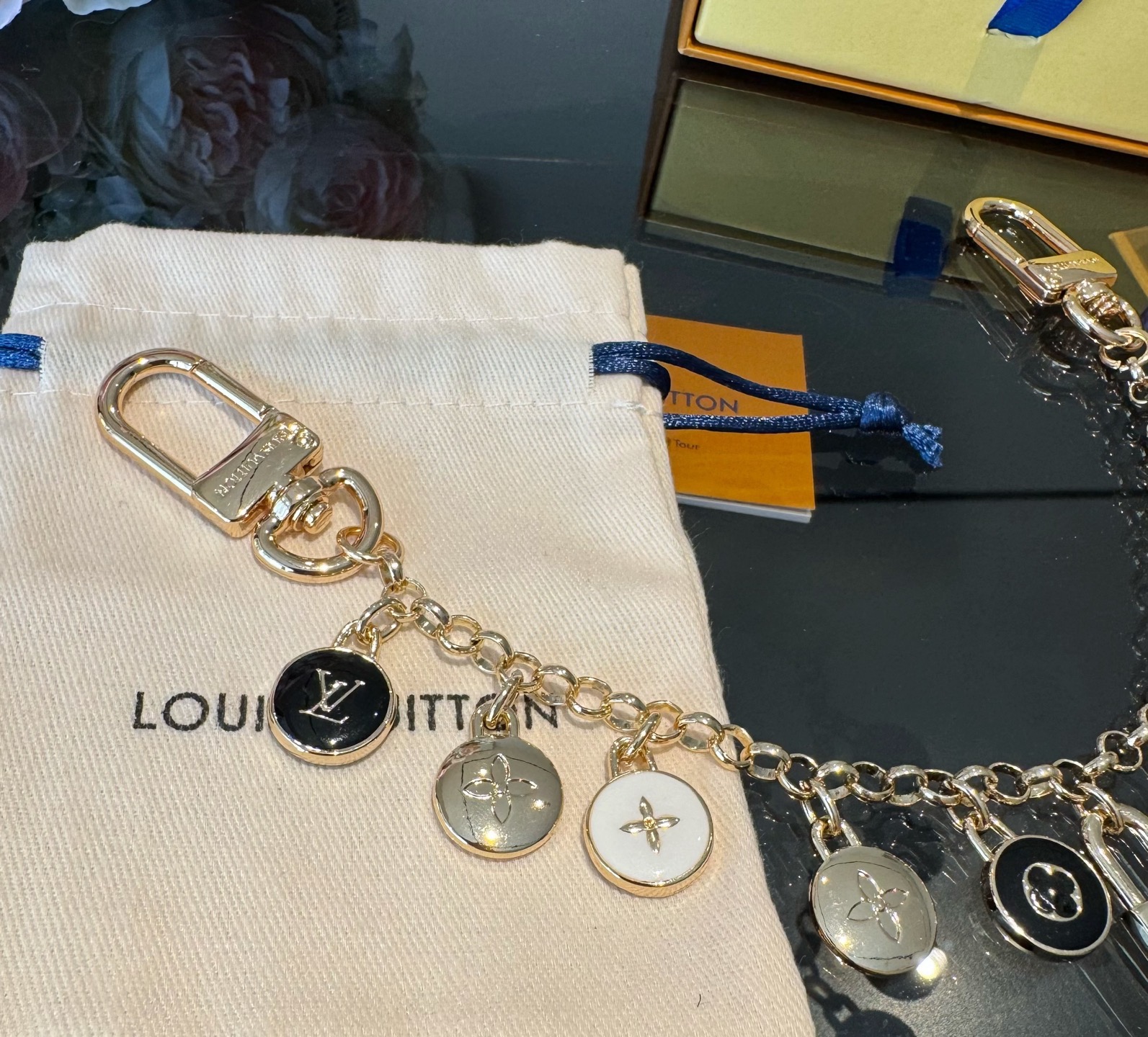 官网新款🔥LV包链 钥匙扣 路易威登珐琅彩色挂饰 包包链条精选莹亮金属 高雅奢华！