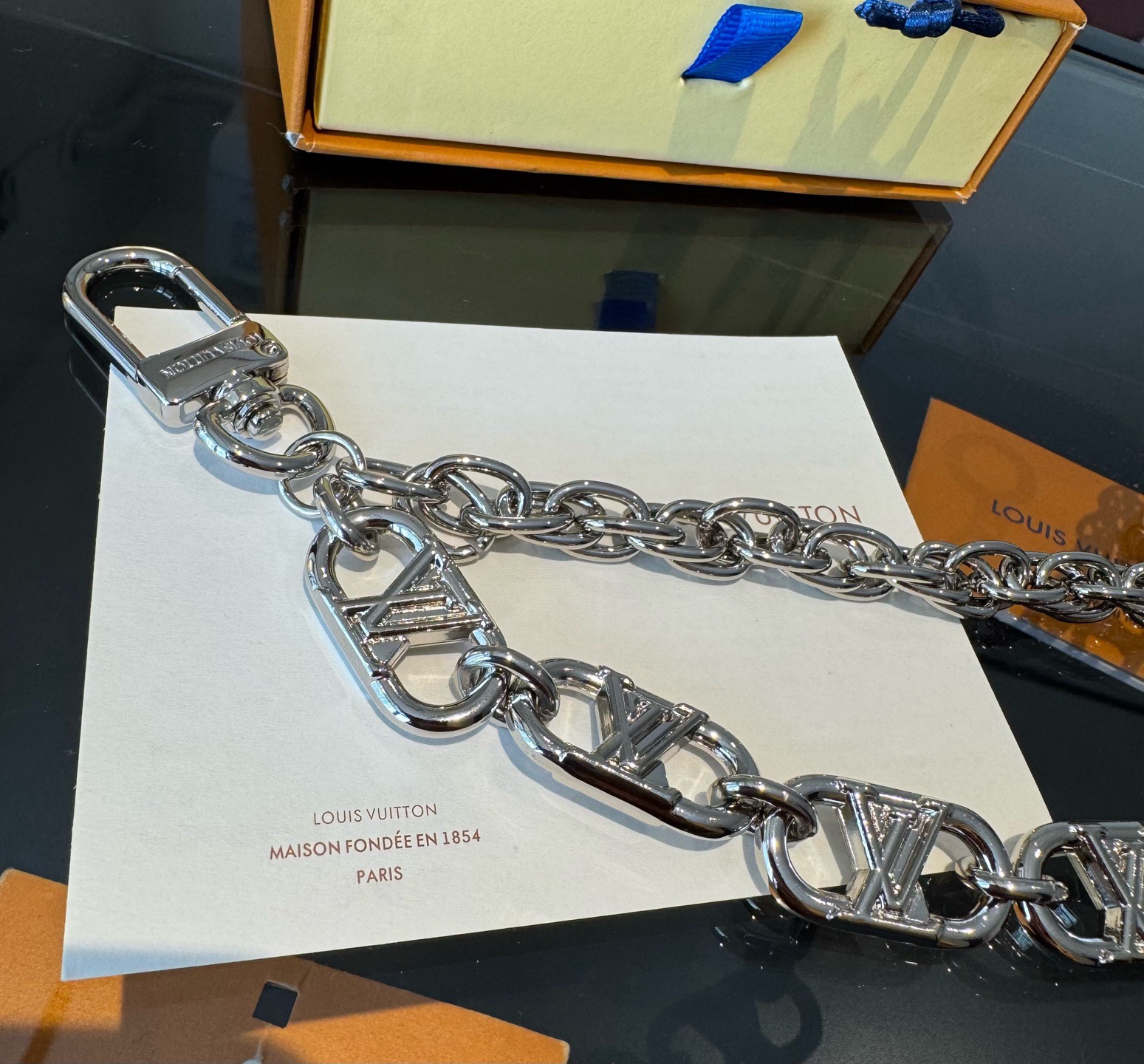 🔥LV 包链 钥匙扣 路易威登新款包链，包包挂件 配饰 多元素材质，舒展时尚个性！