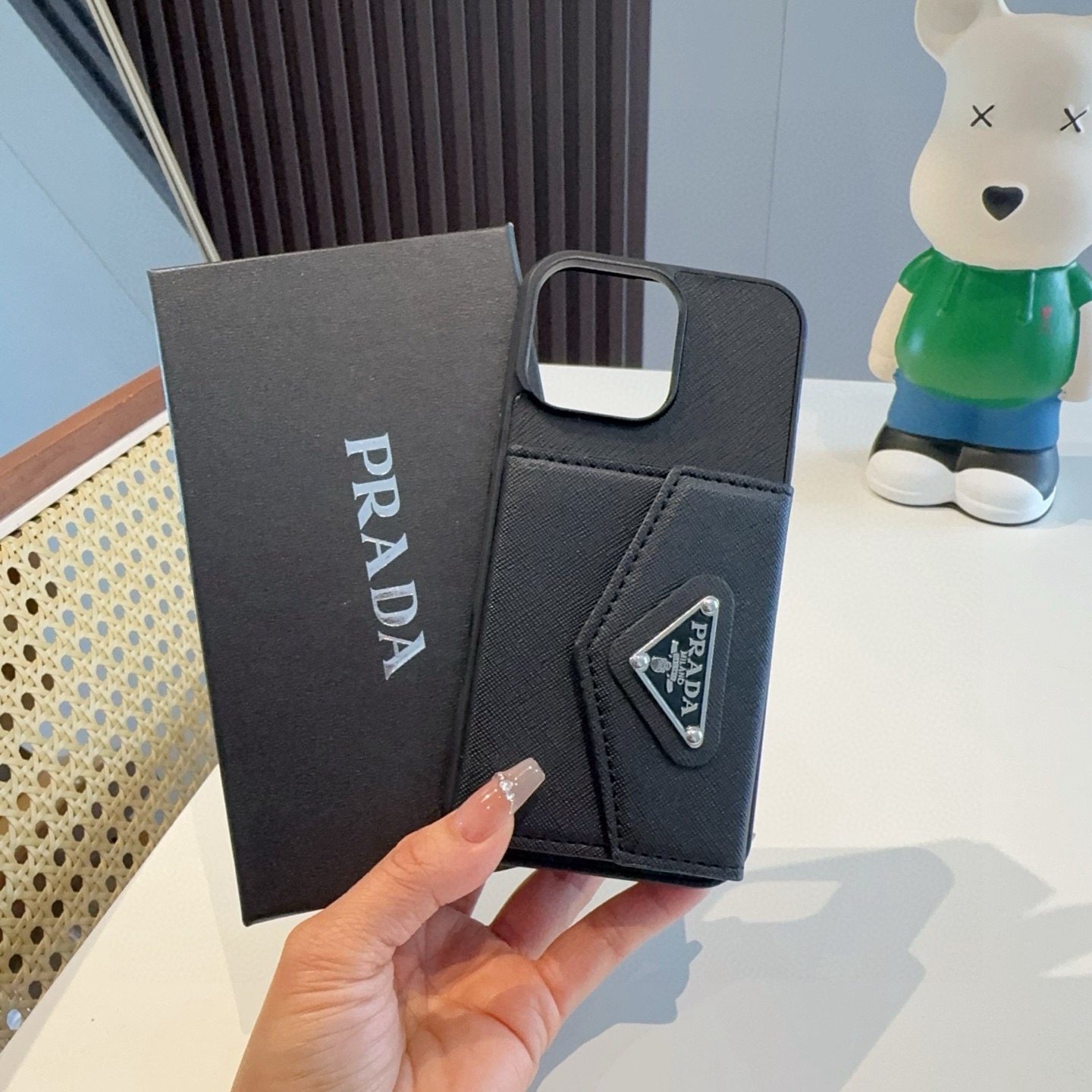 ✨PRADA普拉达十字纹手机壳 三折风琴卡包 零钱包 二合一 贴皮全包手机壳，精准孔位 高端品质 实用性