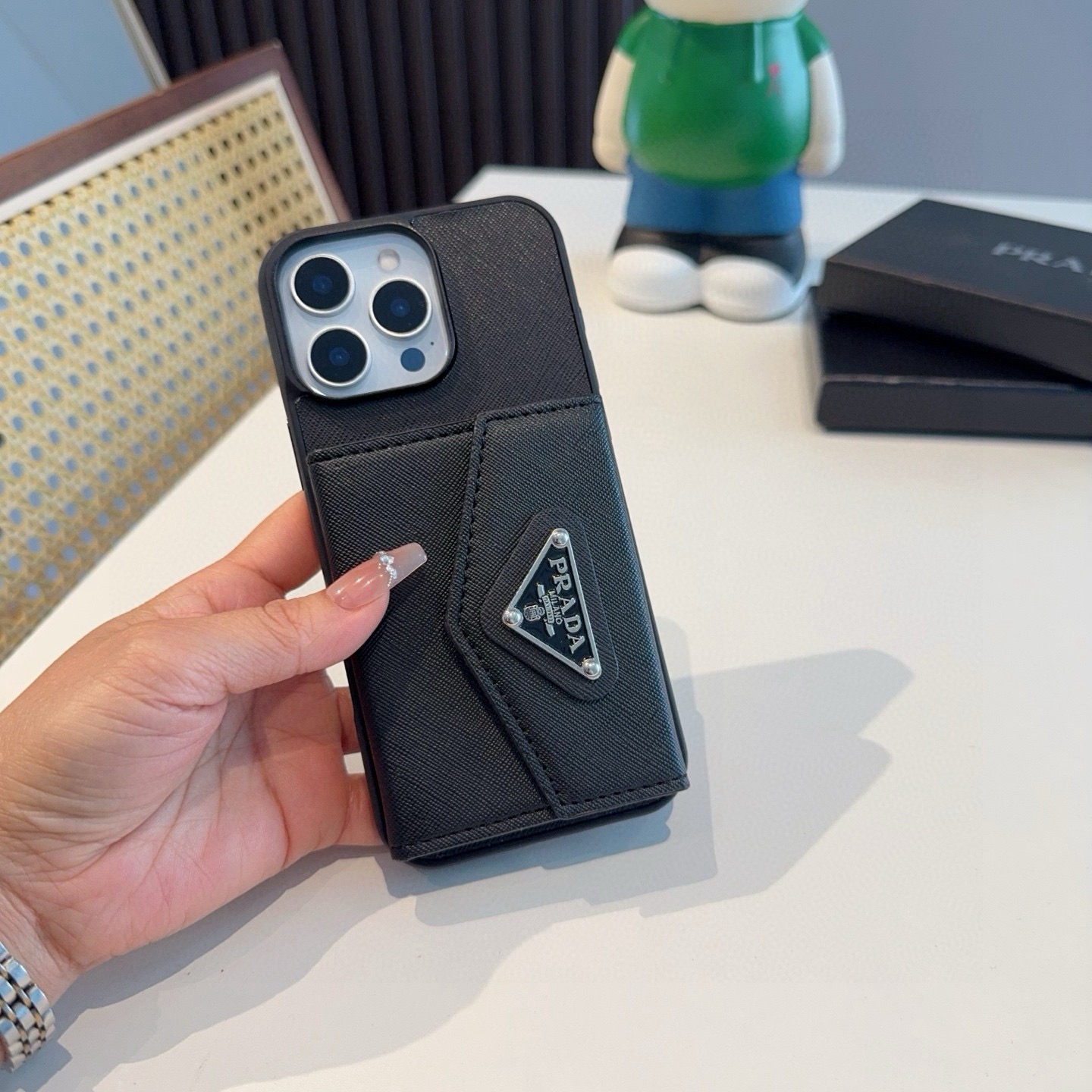 ✨PRADA普拉达十字纹手机壳 三折风琴卡包 零钱包 二合一 贴皮全包手机壳，精准孔位 高端品质 实用性