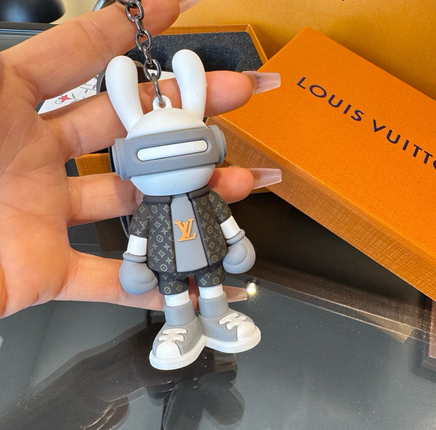 🔥LV兔子公仔钥匙扣 可拆卸当汽车摆件，网红爆款 高档装饰挂件 高版本出货 配包装