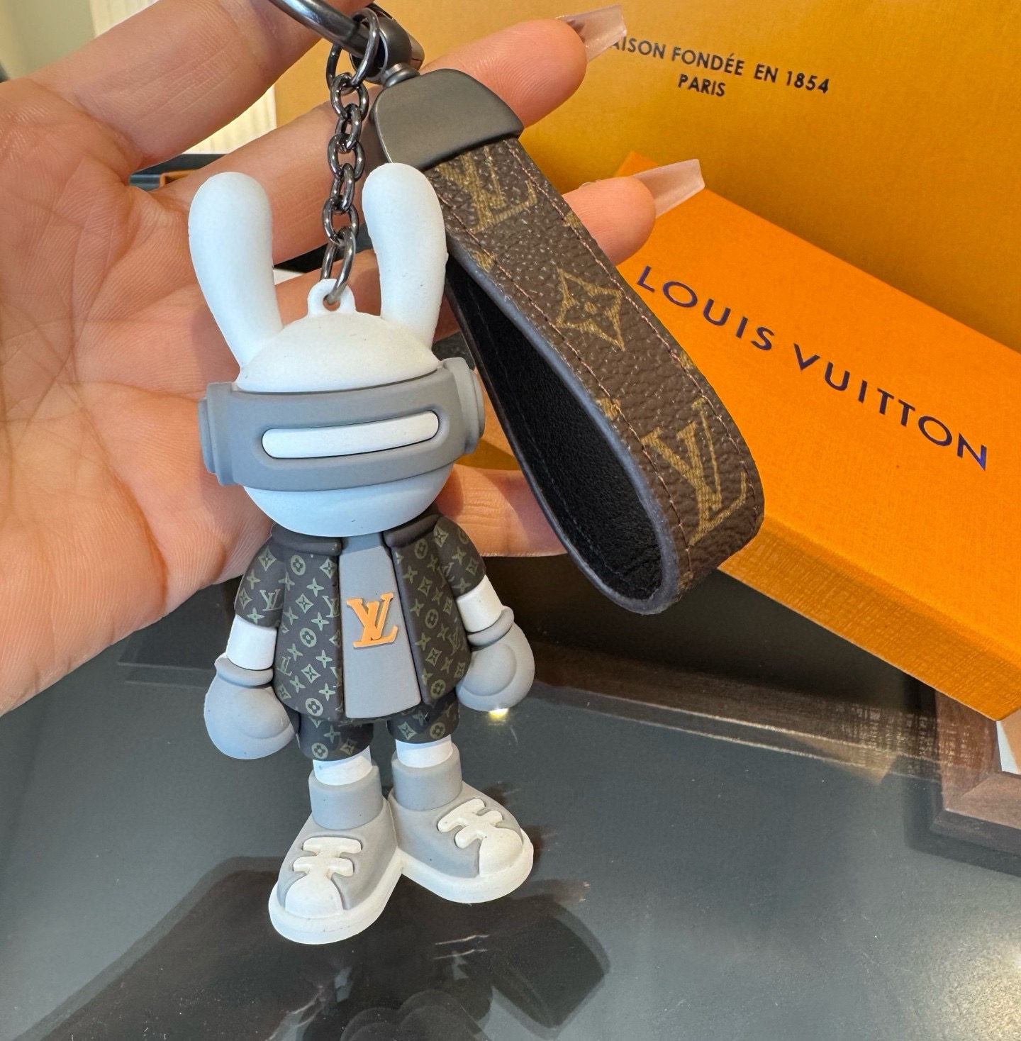 🔥LV兔子公仔钥匙扣 可拆卸当汽车摆件，网红爆款 高档装饰挂件 高版本出货 配包装