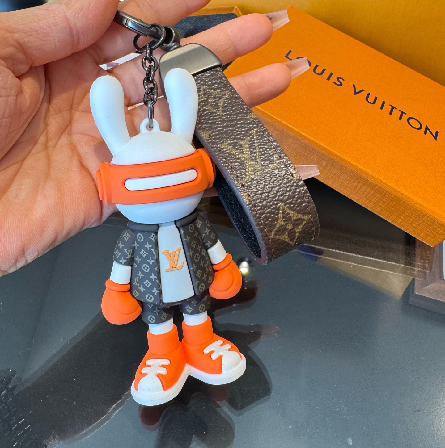 🔥LV兔子公仔钥匙扣 可拆卸当汽车摆件，网红爆款 高档装饰挂件 高版本出货 配包装