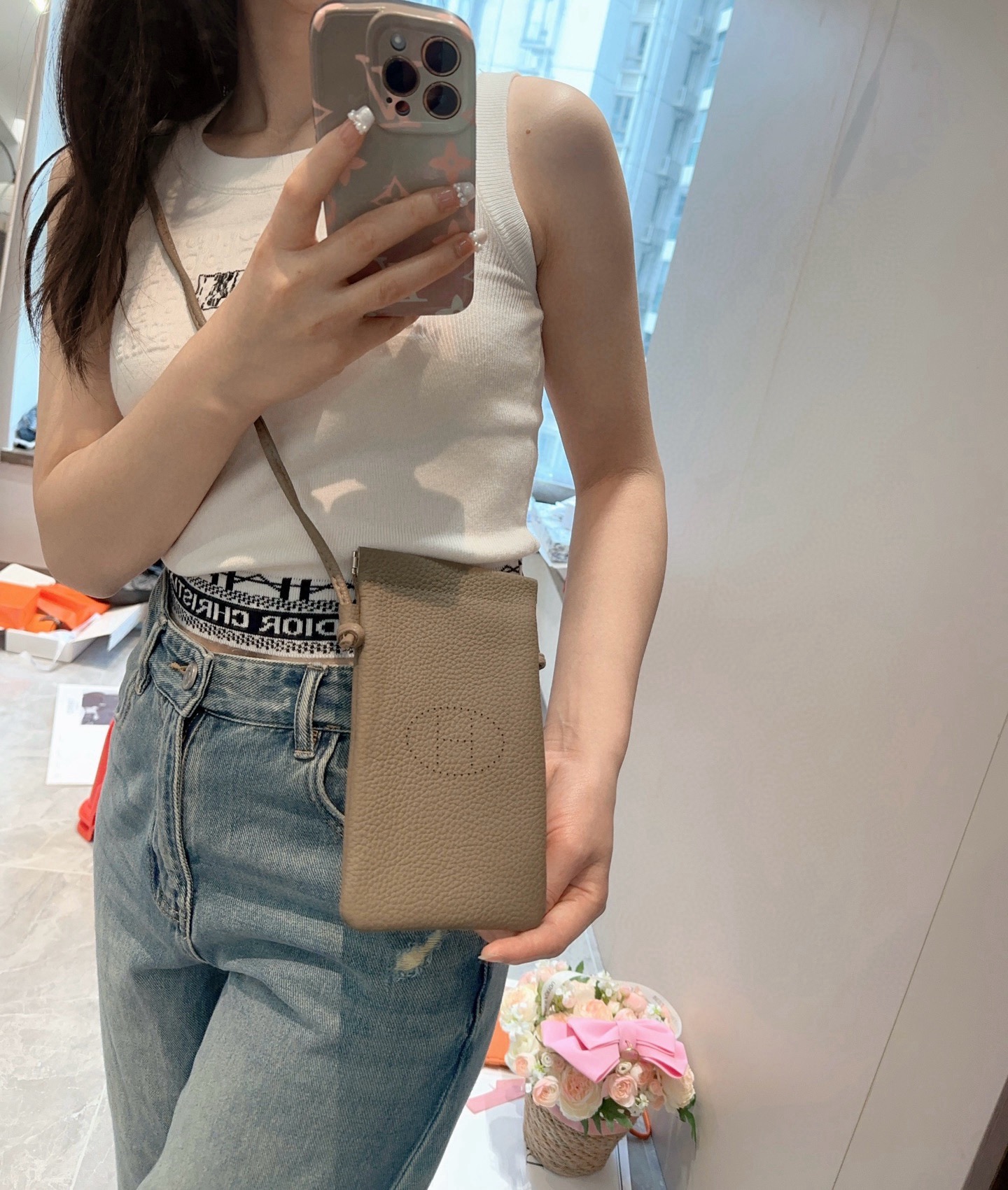 🔥爱马仕H手机包斜挎mini包包，肩带🉑️调节，头层牛皮做工精致，可放2部手机 出门不带现金的时代，一个