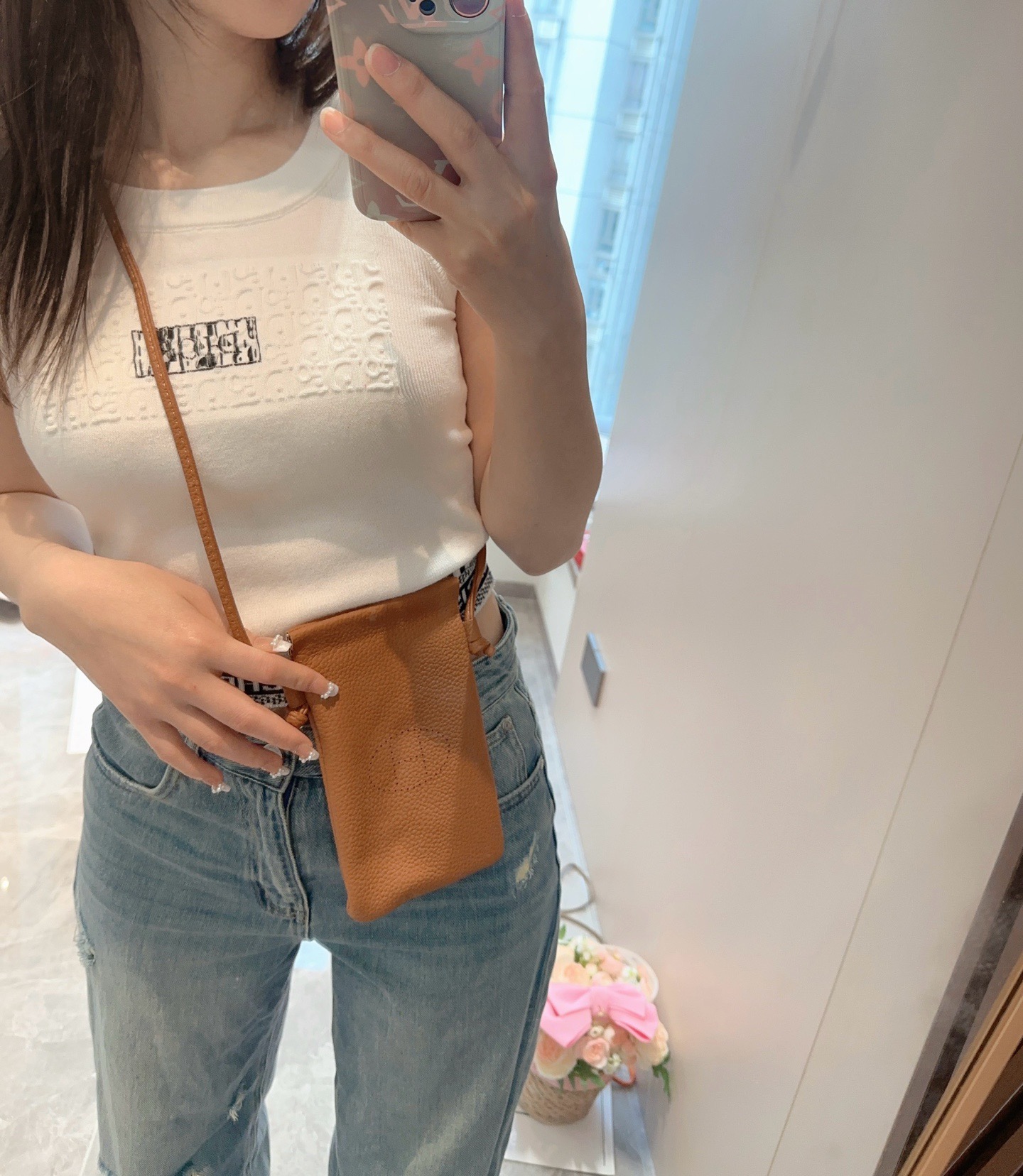 🔥爱马仕H手机包斜挎mini包包，肩带🉑️调节，头层牛皮做工精致，可放2部手机 出门不带现金的时代，一个