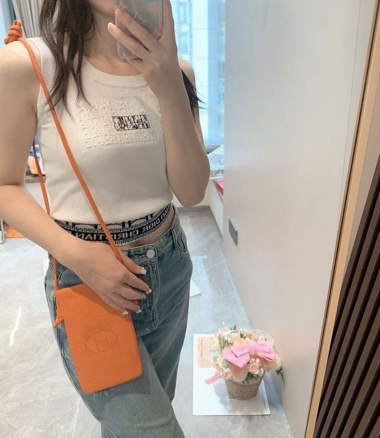 🔥爱马仕H手机包斜挎mini包包，肩带🉑️调节，头层牛皮做工精致，可放2部手机 出门不带现金的时代，一个