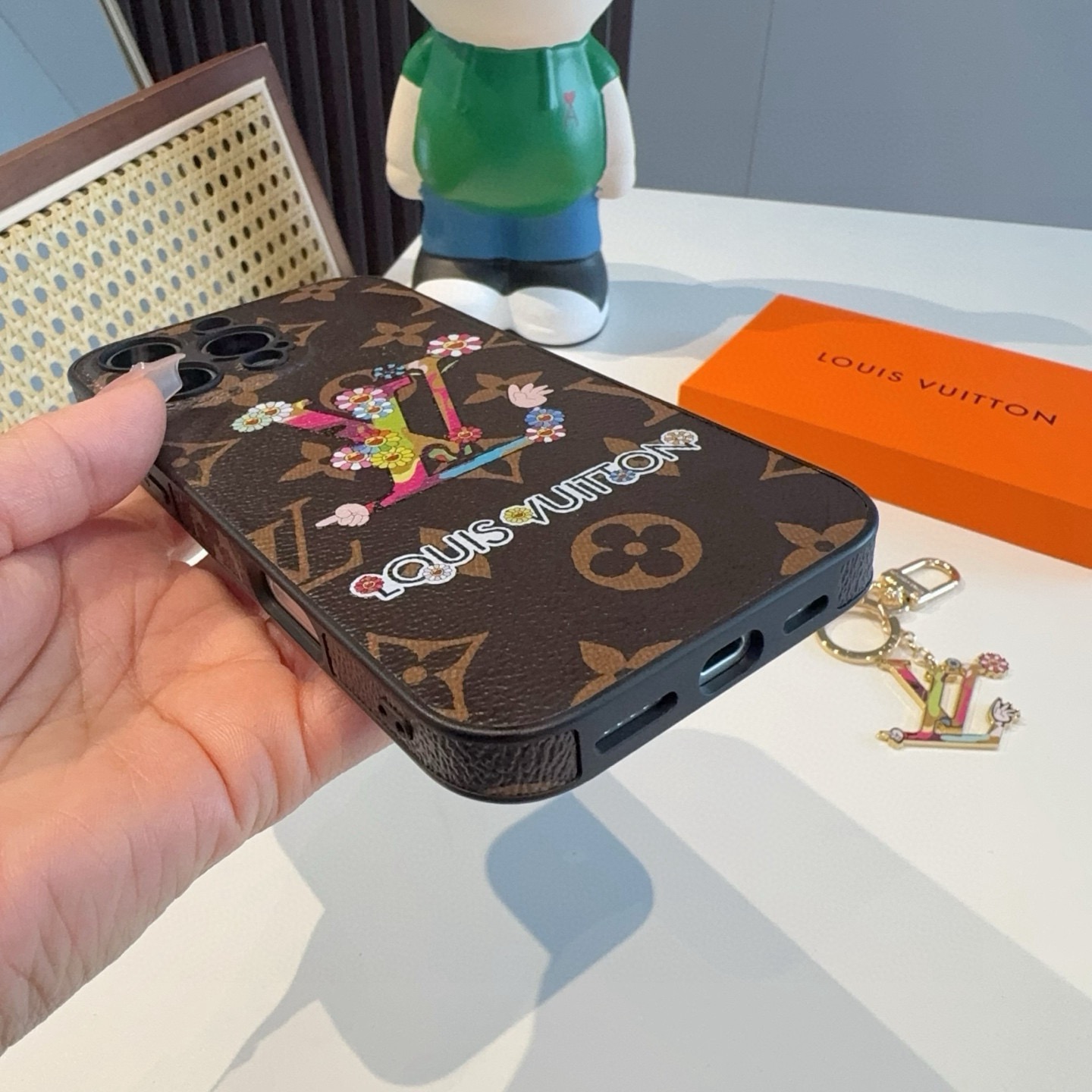 🔥Lv精孔全包手机壳 村上隆图案Lv全包围边皮质手机壳型号：为了不出现报错型号，请打开本机查看手机设置显