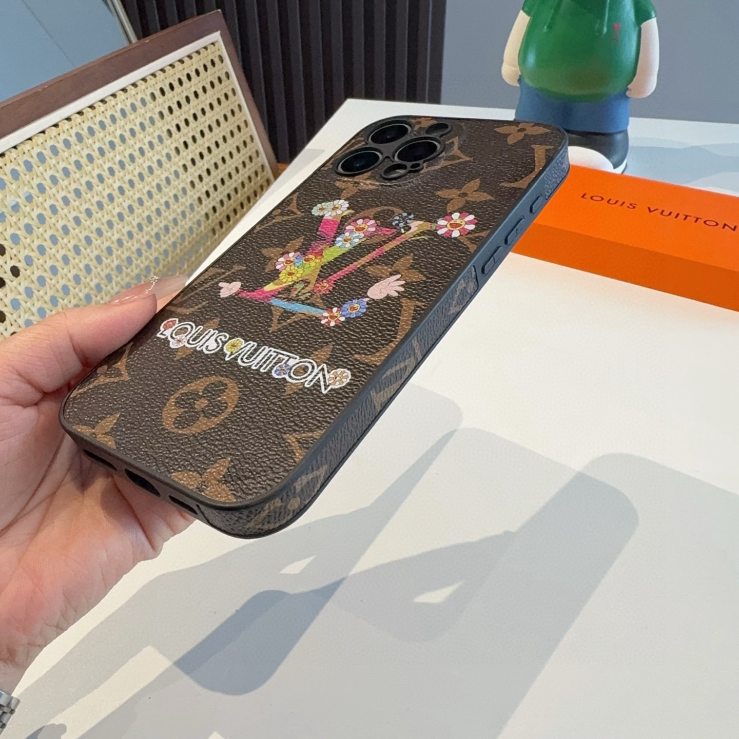 🔥Lv精孔全包手机壳 村上隆图案Lv全包围边皮质手机壳型号：为了不出现报错型号，请打开本机查看手机设置显