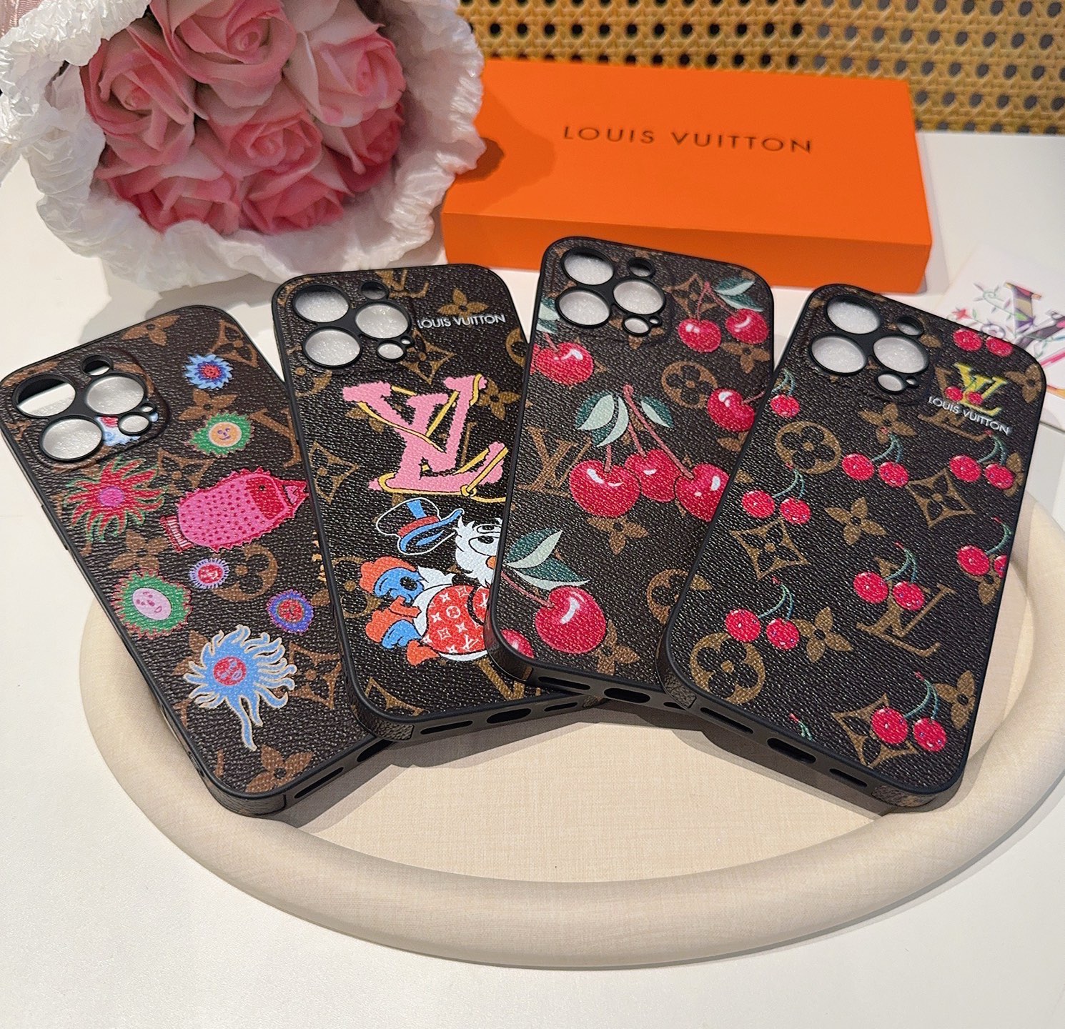 🔥Lv草见弥生系列 精孔全包手机壳 Lv全包围边皮质手机壳型号：为了不出现报错型号，请打开本机查看手机设