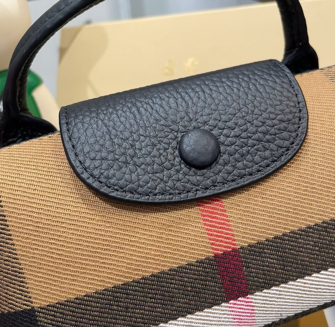 ❤️Burberry巴宝莉手机包，经典格子帆布拼接牛皮，斜挎小包官网同款 mini手提包包生活出门不需要