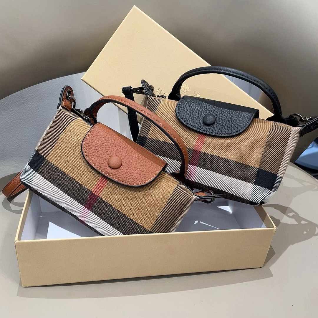 ❤️Burberry巴宝莉手机包，经典格子帆布拼接牛皮，斜挎小包官网同款 mini手提包包生活出门不需要