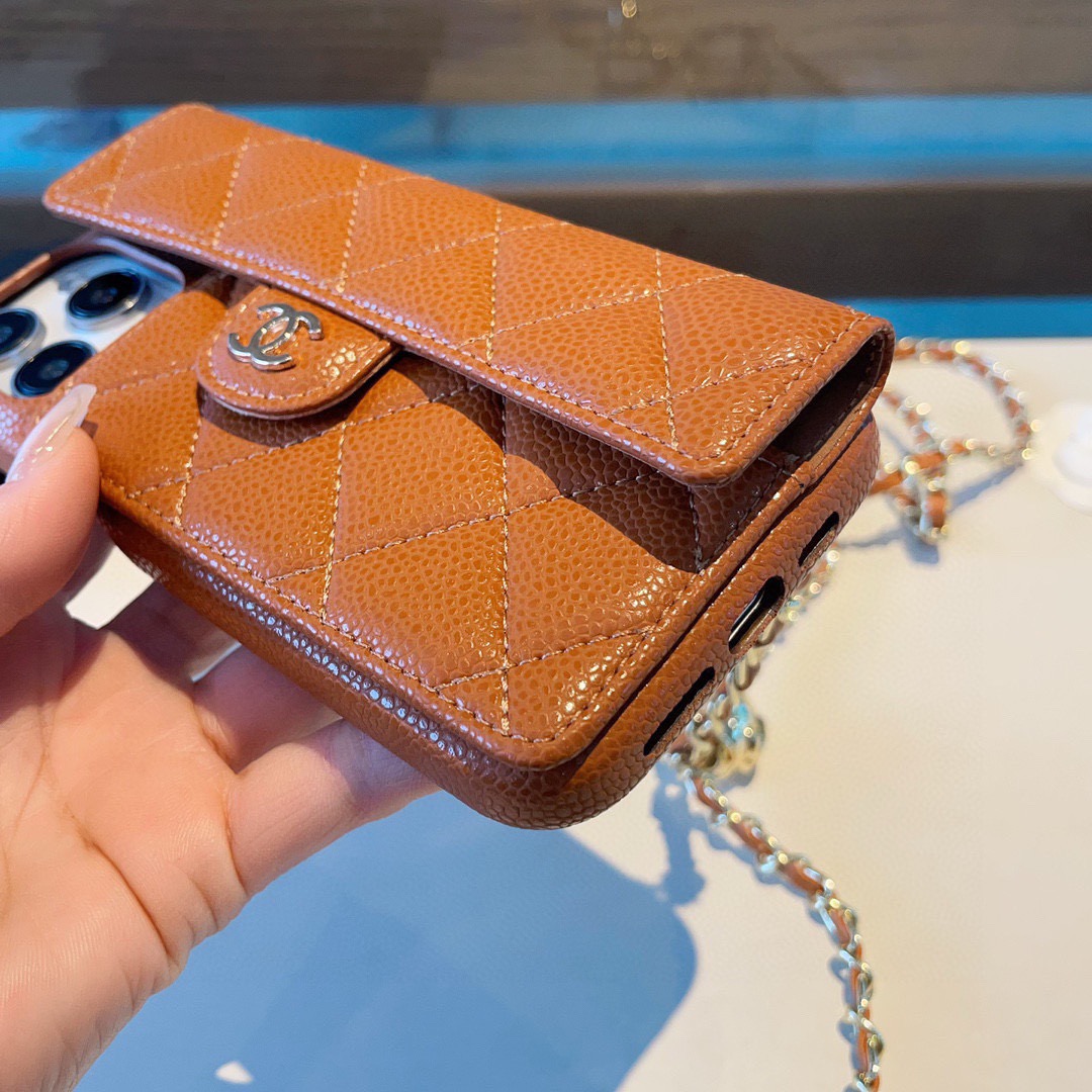 💃CHANEL💠香奈儿火爆时尚圈的手机壳 真香系列 热爆美拉德色系专柜同款⛓链条双C小金球可调节链条长度