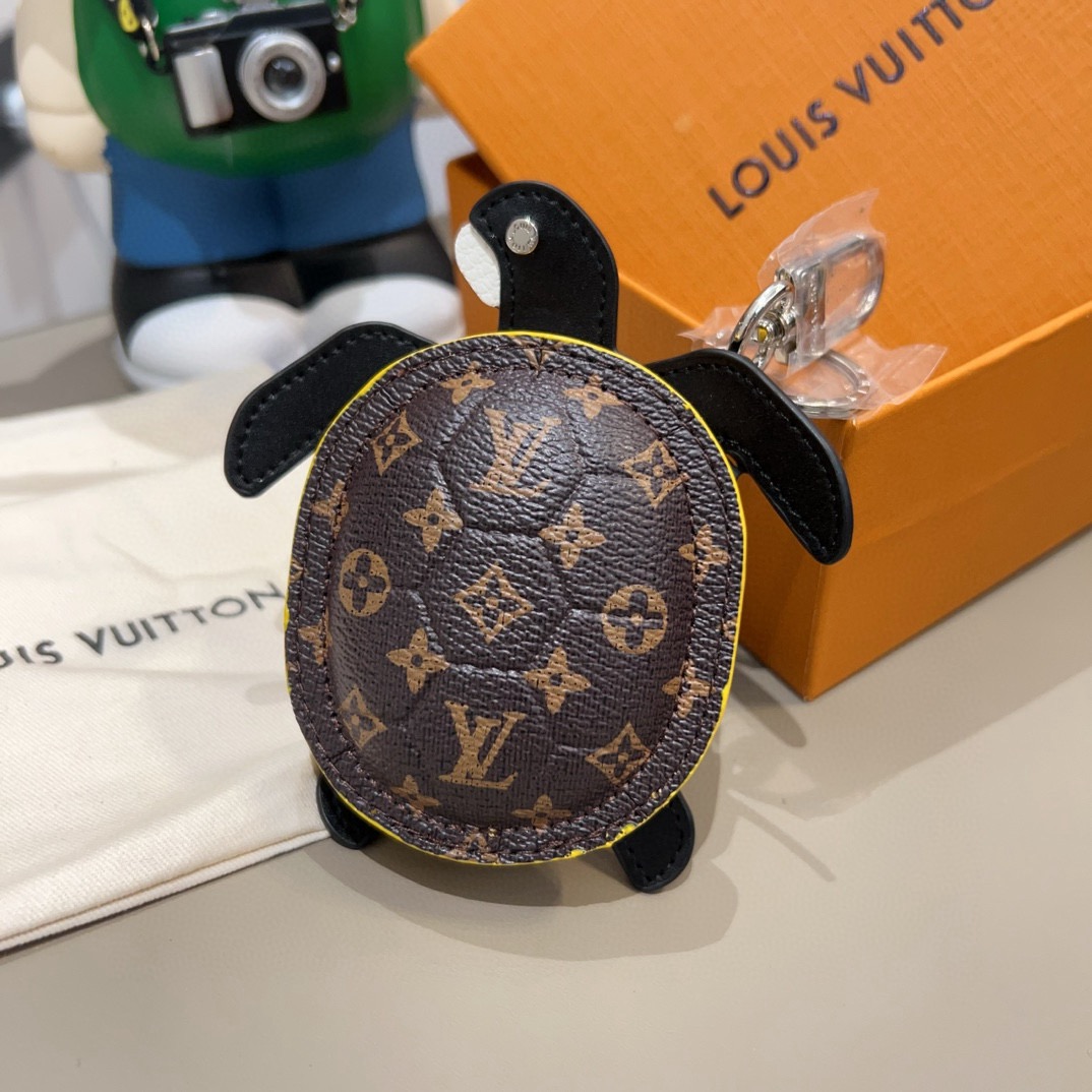 🔥官网新品M01471Louis Vuitton 路易威登海龟🐢乌龟包钥匙扣挂件 LV蓝牙耳机包 Tur