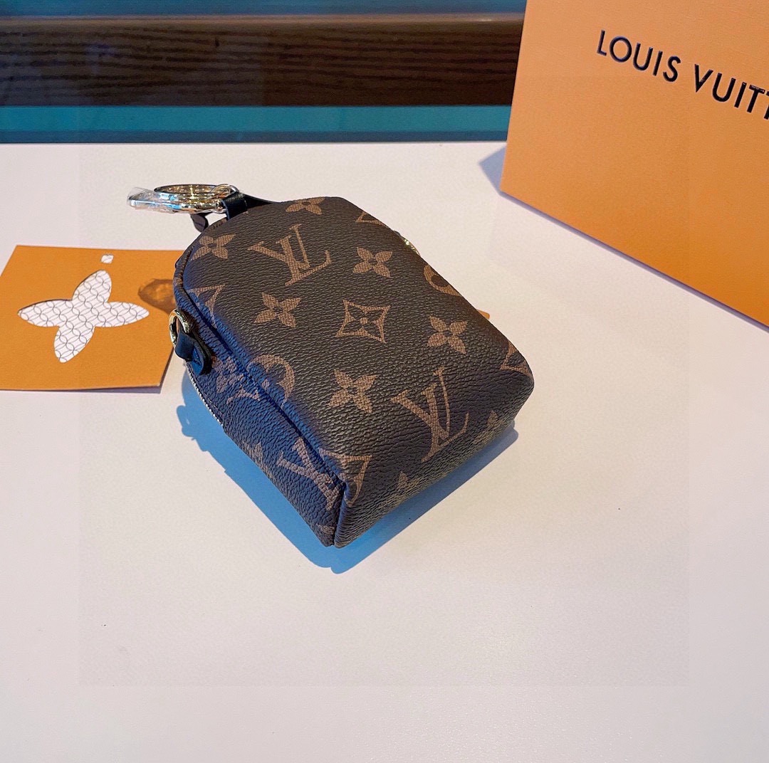 ❗原单货☀ LOUIS VUITTON 新款卡通链条斜挎小包，mini包包 可装银行卡💄蓝牙耳机…钥匙扣