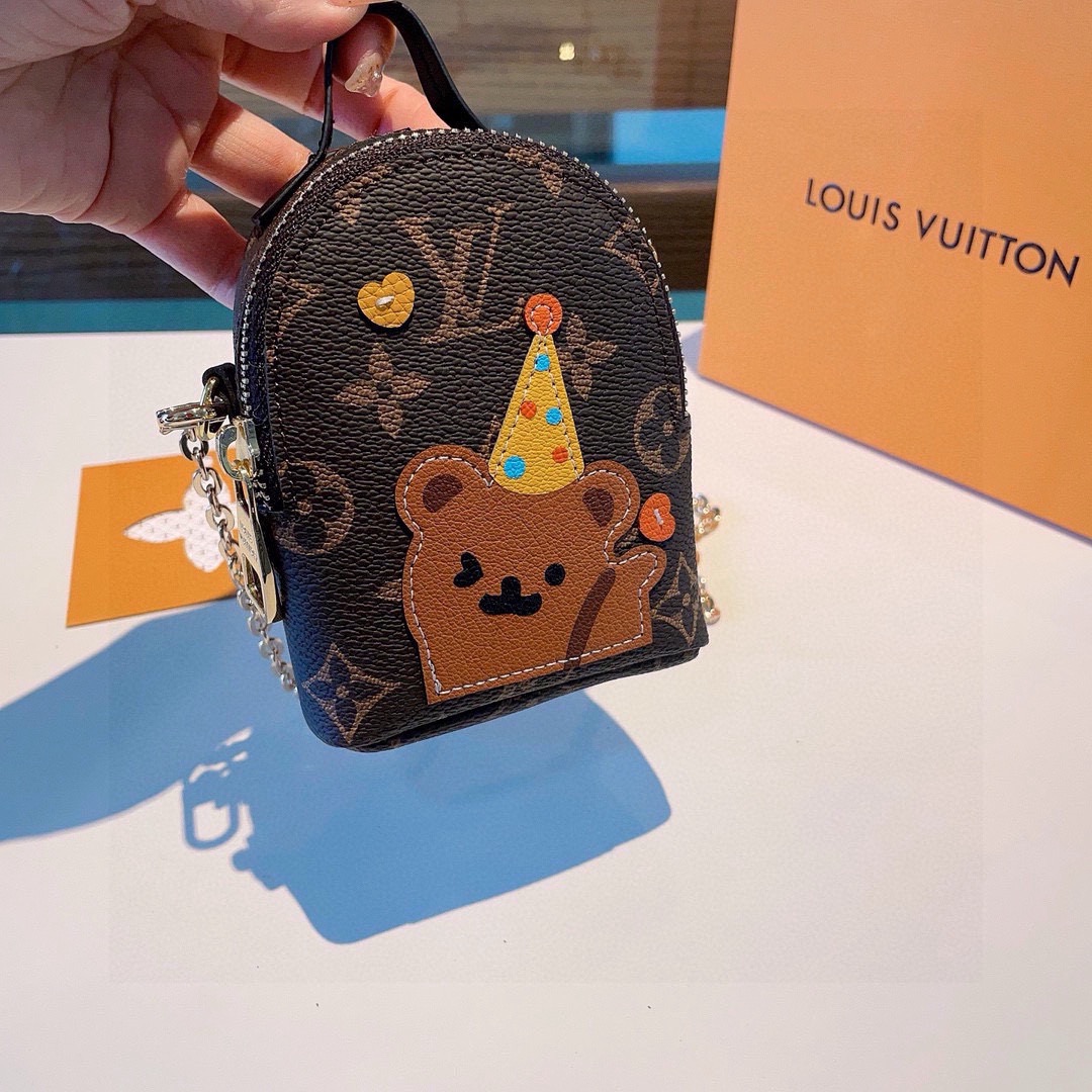 ❗原单货☀ LOUIS VUITTON 新款卡通链条斜挎小包，mini包包 可装银行卡💄蓝牙耳机…钥匙扣