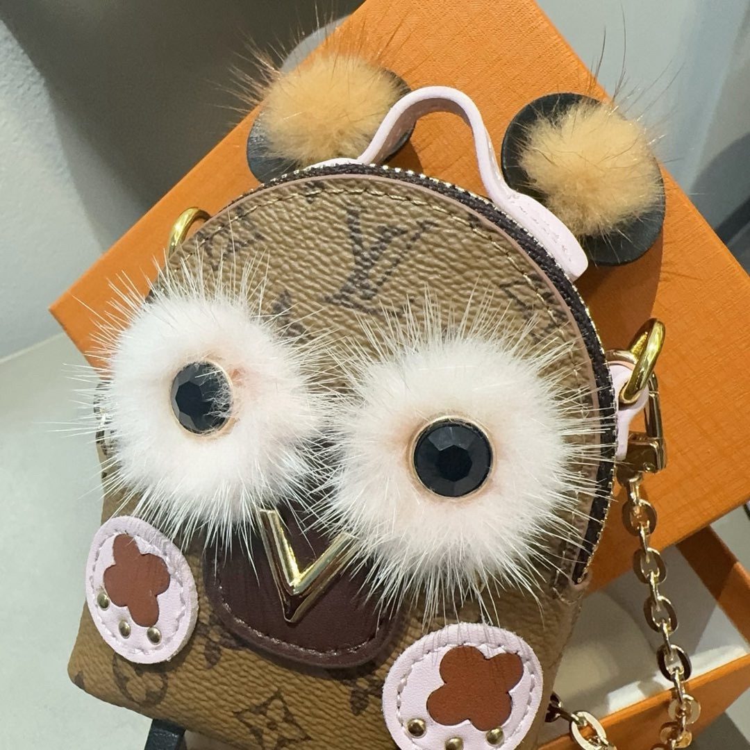 🔥LOUIS VUITTON官网M69552 PALM SPRINGS BEAR包饰与钥匙扣。Lv斜挎迷