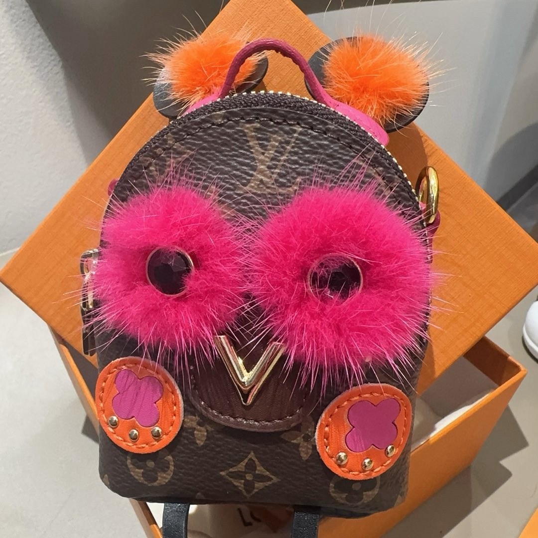 🔥LOUIS VUITTON官网M69552 PALM SPRINGS BEAR包饰与钥匙扣。Lv斜挎迷