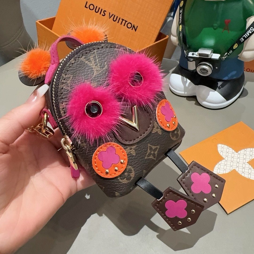 🔥LOUIS VUITTON官网M69552 PALM SPRINGS BEAR包饰与钥匙扣。Lv斜挎迷