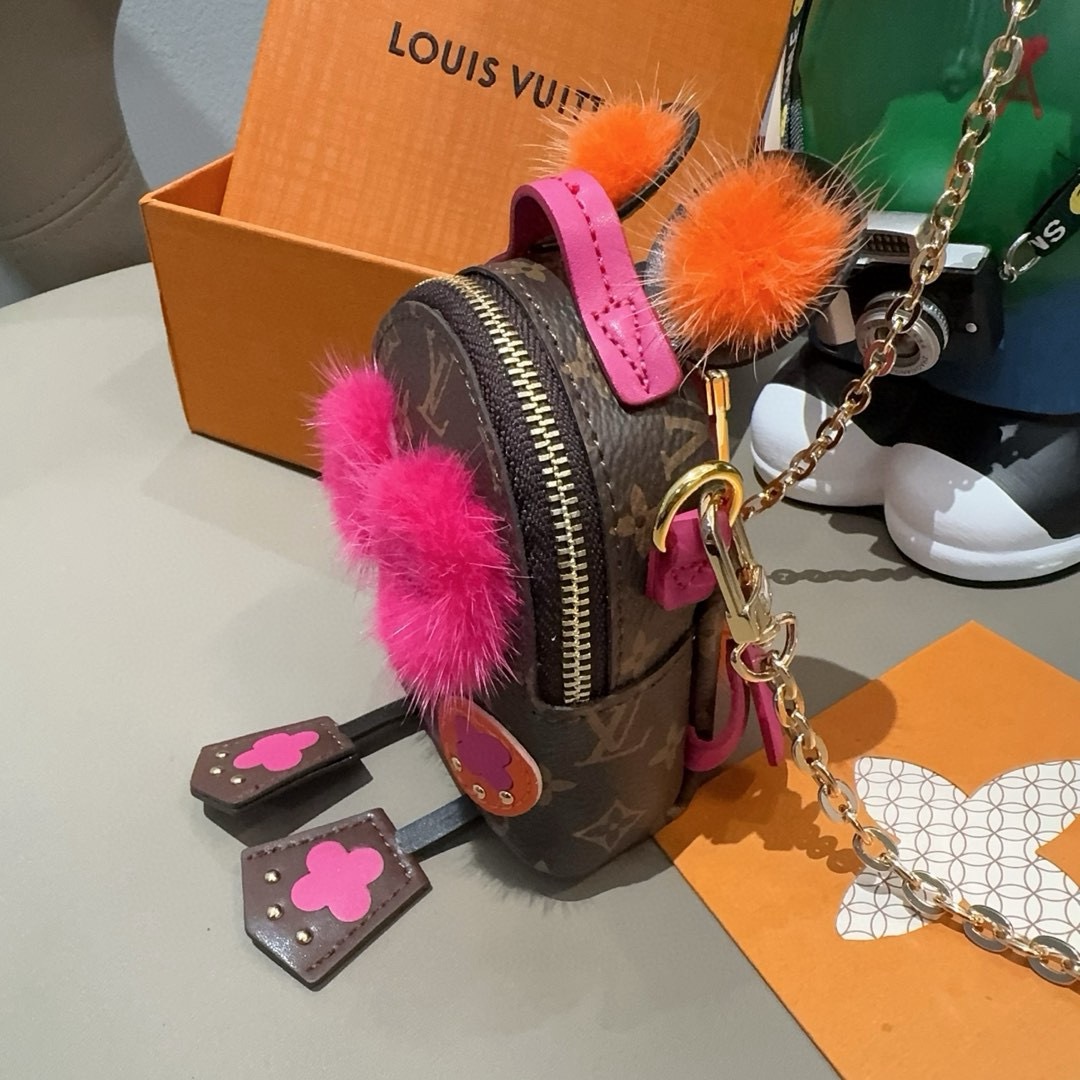 🔥LOUIS VUITTON官网M69552 PALM SPRINGS BEAR包饰与钥匙扣。Lv斜挎迷