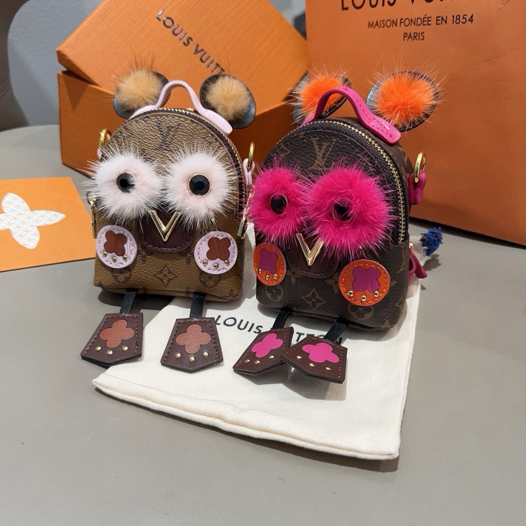🔥LOUIS VUITTON官网M69552 PALM SPRINGS BEAR包饰与钥匙扣。Lv斜挎迷