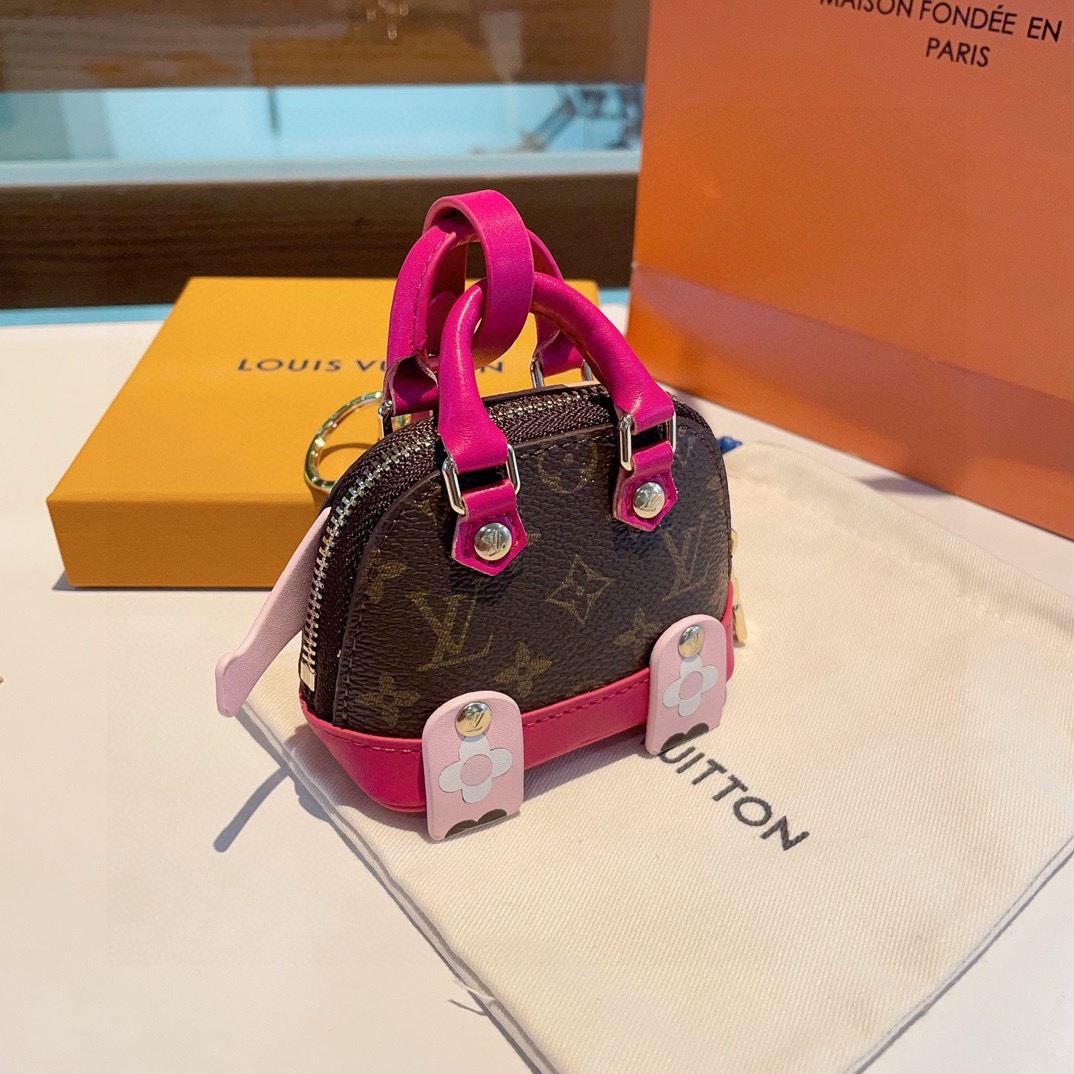 ❗️新款 LOUIS VUITTON 大象🐘钥匙扣mini包包 LV包包挂饰 零钱包，耳机包专柜码M68