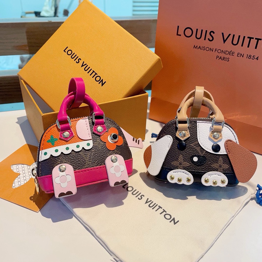 ❗️新款 LOUIS VUITTON 大象🐘钥匙扣mini包包 LV包包挂饰 零钱包，耳机包专柜码M68