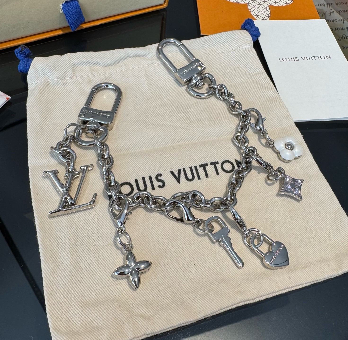lv钥匙扣 官网新款 包包链条挂件 多功能链条 包饰&包包肩带延长链本款链条包饰出自路易威登x村上隆复刻