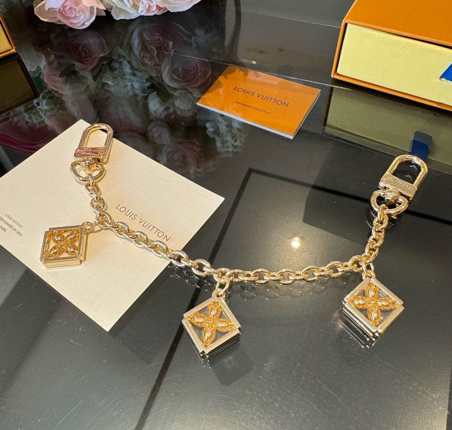 官网新款🔥LV包链钥匙扣 路易威登 Sailor包链 挂饰 包包链条精选莹亮金属材质，链节设计灵感源自航