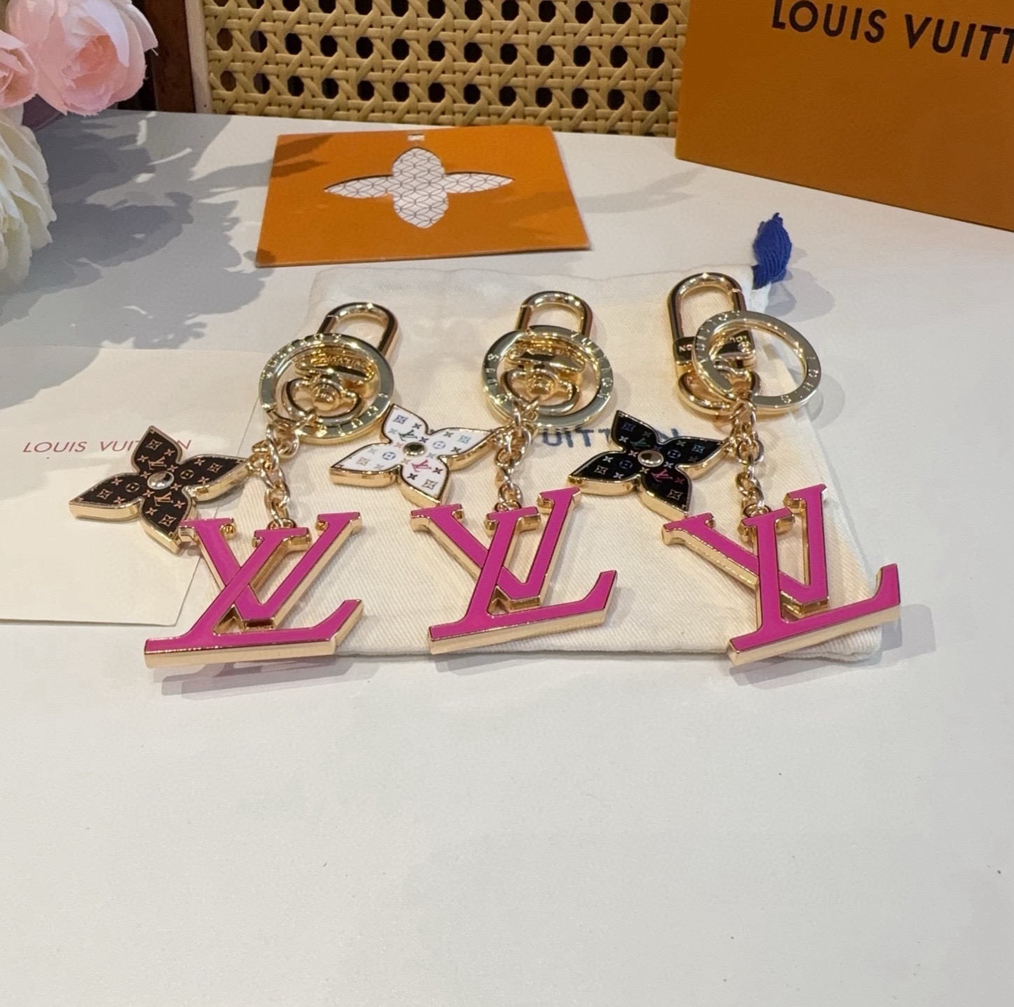 🔥村上隆三彩系列 白三彩 黑三彩 老花 LV 钥匙扣 SPring Street 包饰与钥匙扣 包包挂件