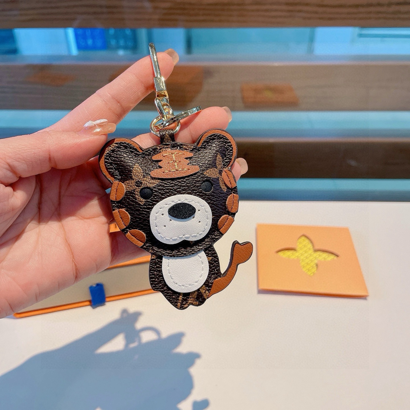 🔥驴家动物兄弟公仔挂件，小熊，小虎，小狮子包饰，LV钥匙扣，包包挂饰专柜代购内部填充物都与专柜一致聚酯纤