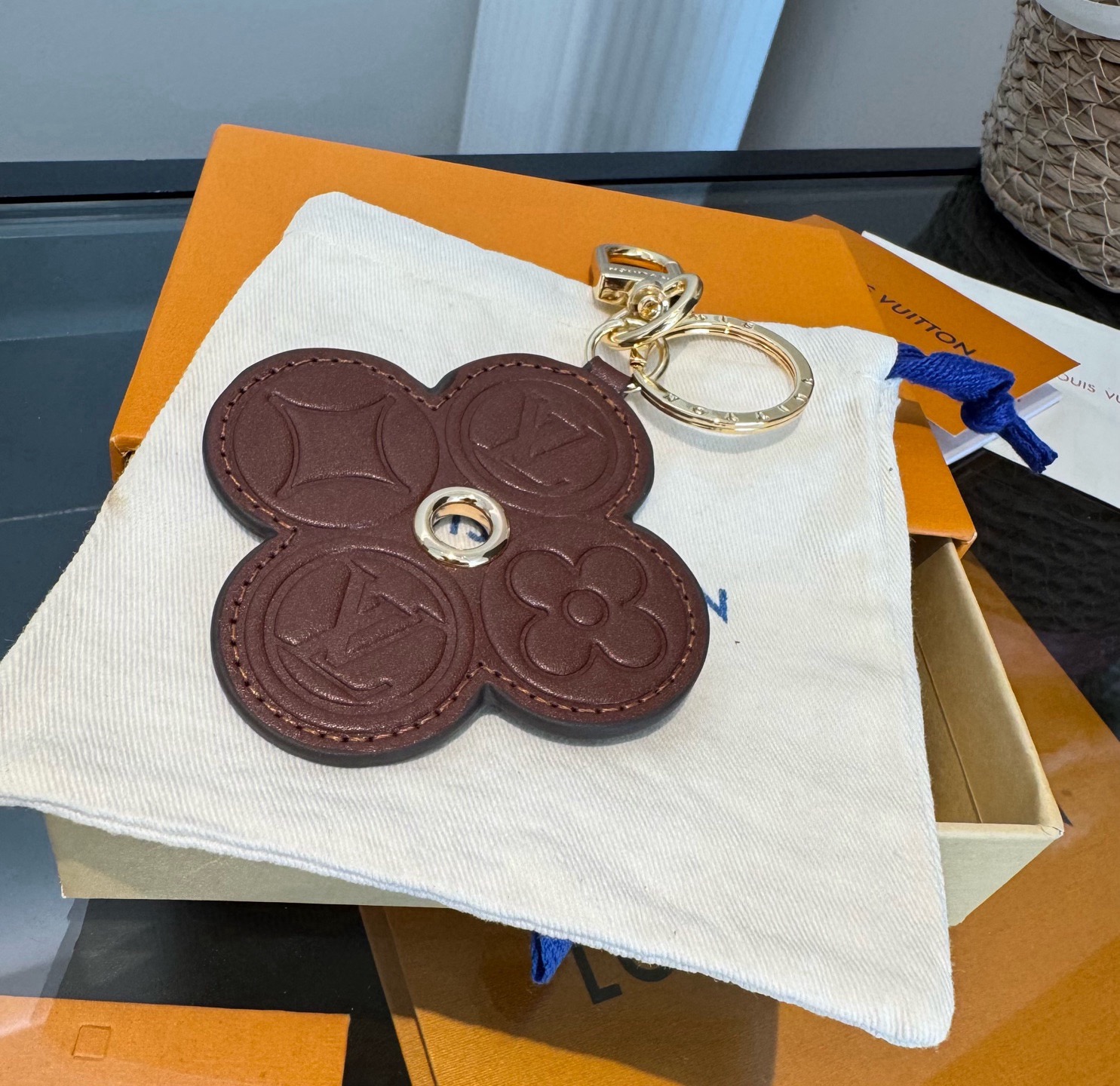 🔥LOUIS VUITTON官网钥匙扣挂件 LV钥匙扣 新款包饰与钥匙扣包包挂件✨借鉴旅行袋中的钥匙扣设