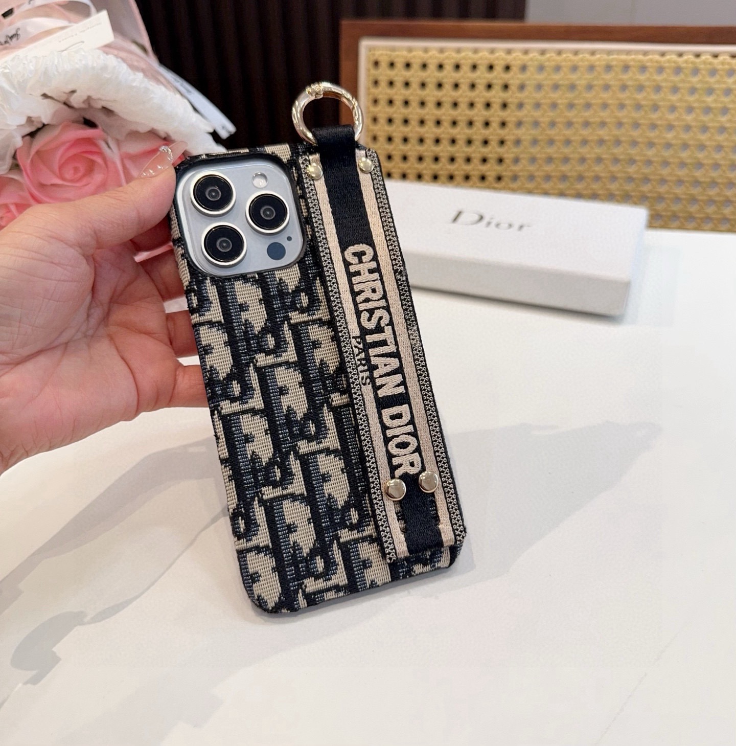 ✨✨Dior刺绣布艺刺绣卡包手机壳型号：为了不出现报错型号，请打开本机查看手机设置显示的型号 型号：为了