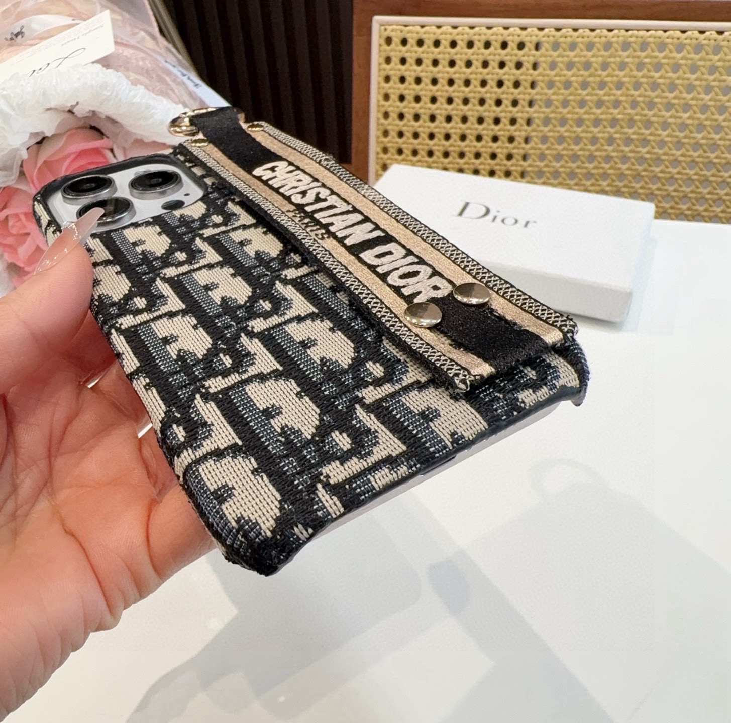 ✨✨Dior刺绣布艺刺绣卡包手机壳型号：为了不出现报错型号，请打开本机查看手机设置显示的型号 型号：为了